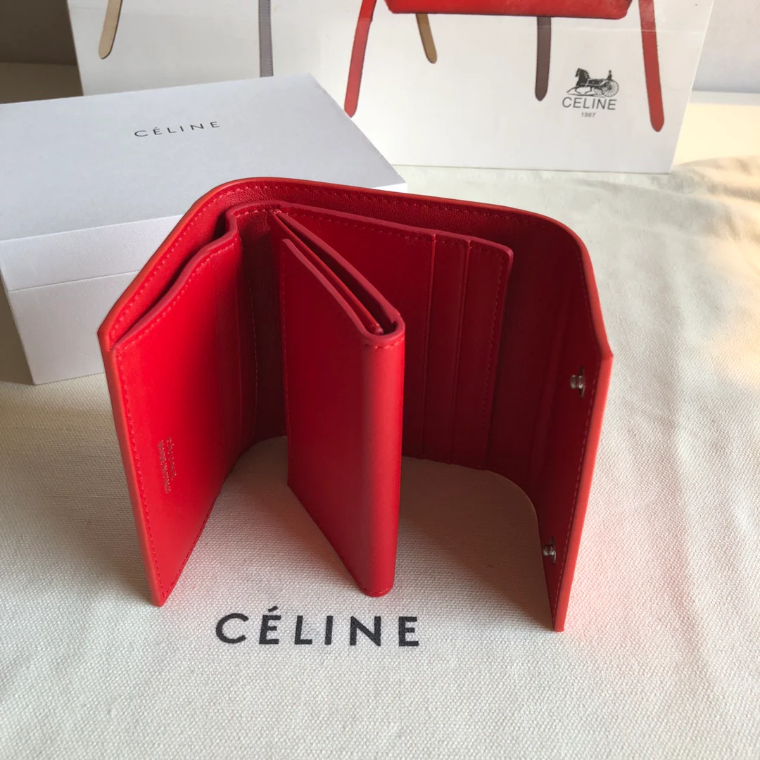 Короткий трехсекционный кошелек Celine с узором ?Красная рябь на воде?.