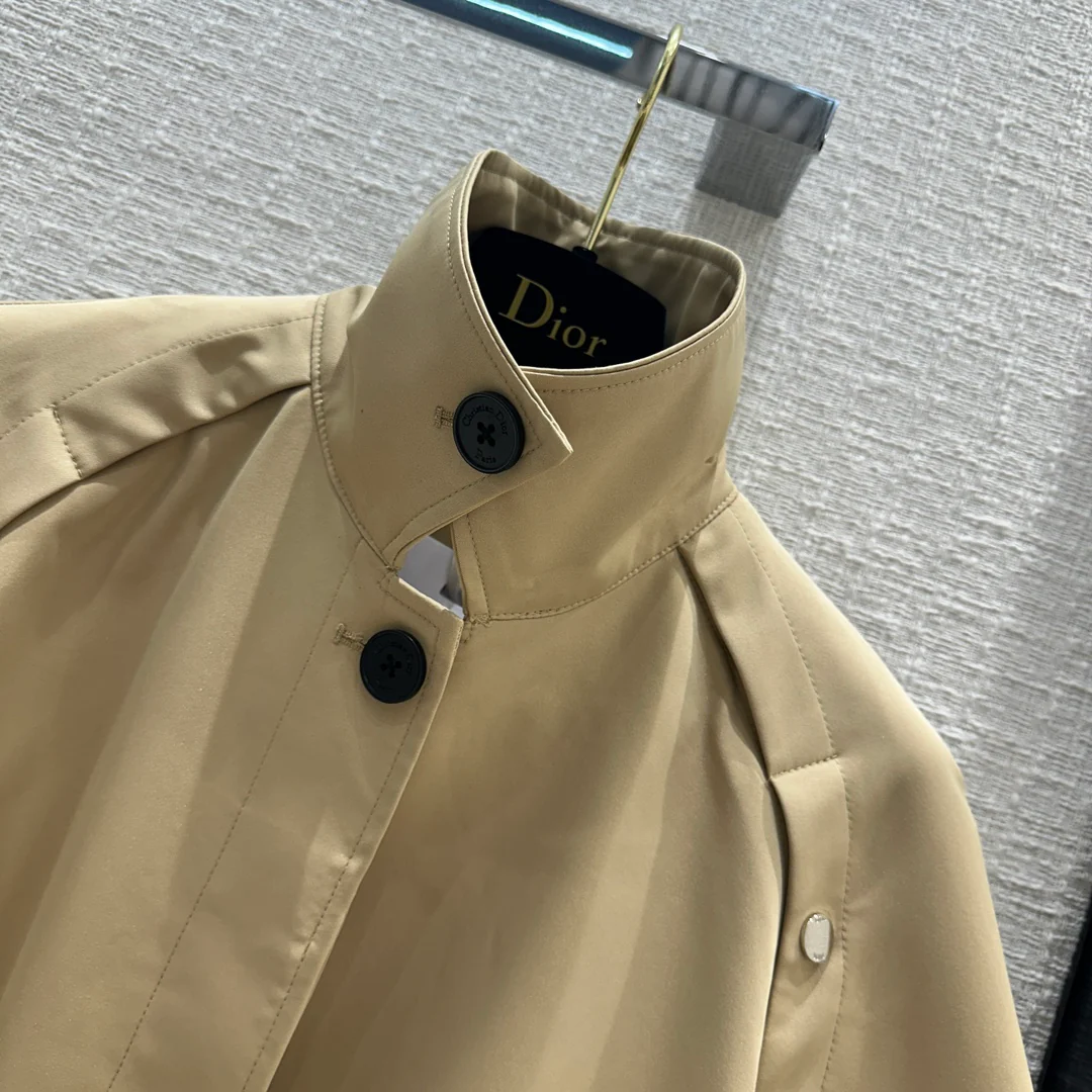 Dior - 2403-24 Ранняя весна. Новый тренч-накидка.