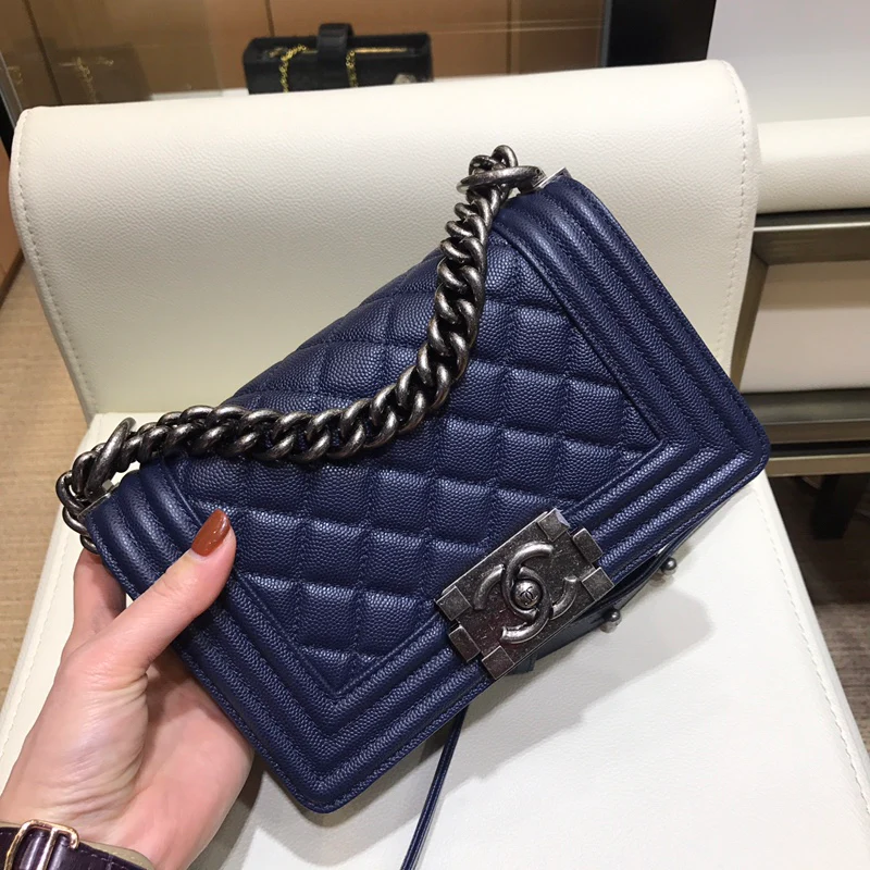 Chanel-boy-20cm-7