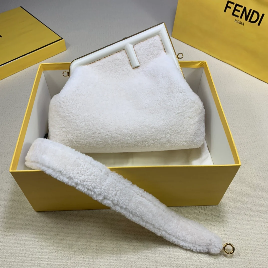 Средняя белая шерстяная сумка Fendi-first