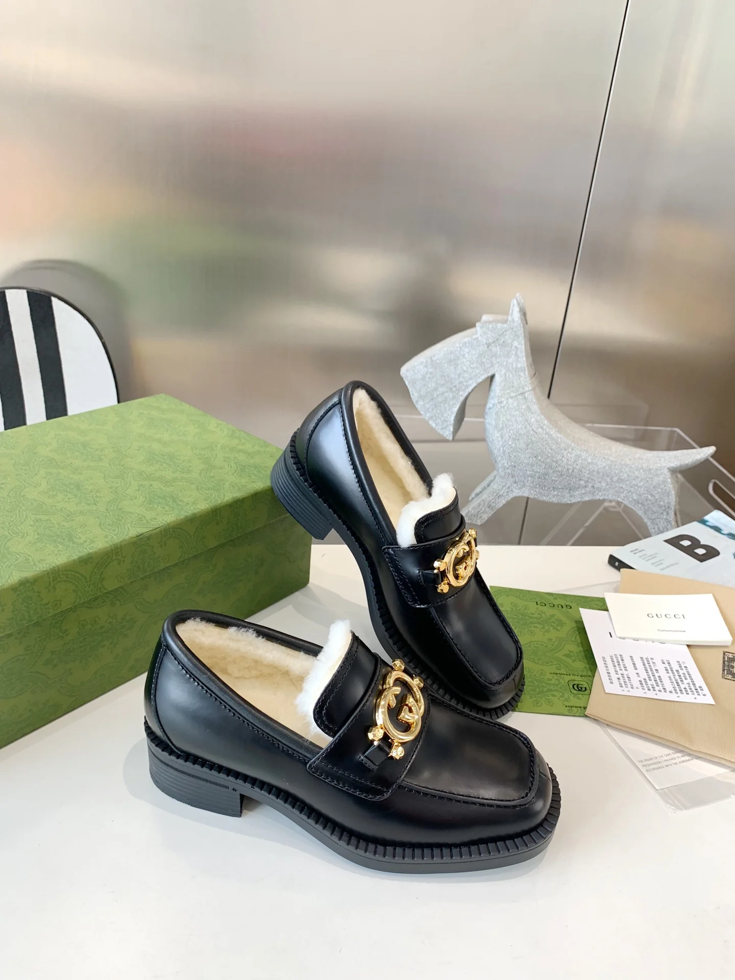 Gucci - Меховые туфли с закрытым носком