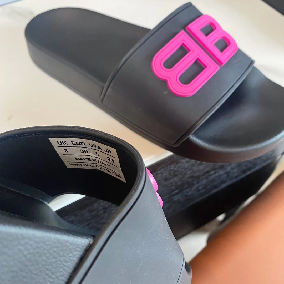 Balenciaga - Розовые тапочки