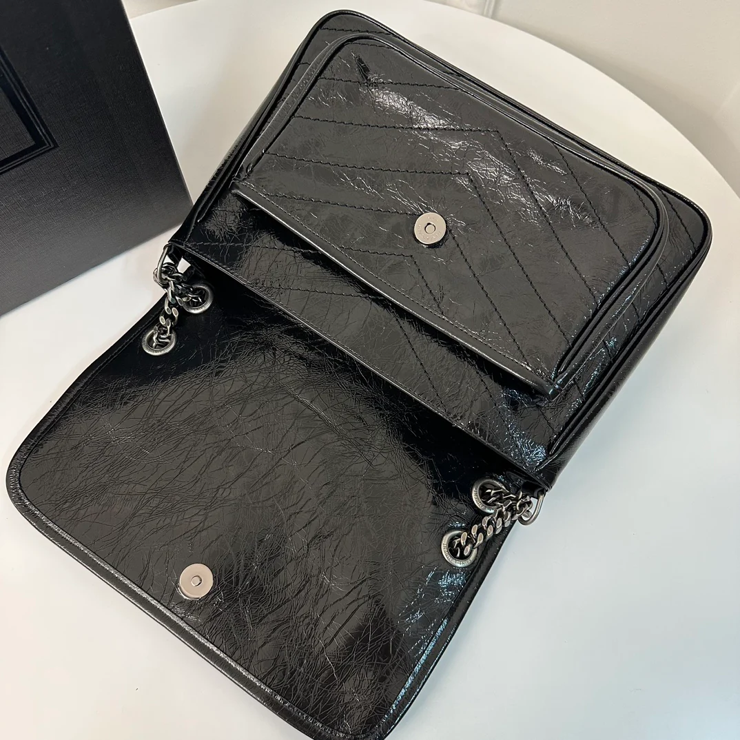 YSL Niki Baby 28 см, кожаная цепочка, черная, античное серебро