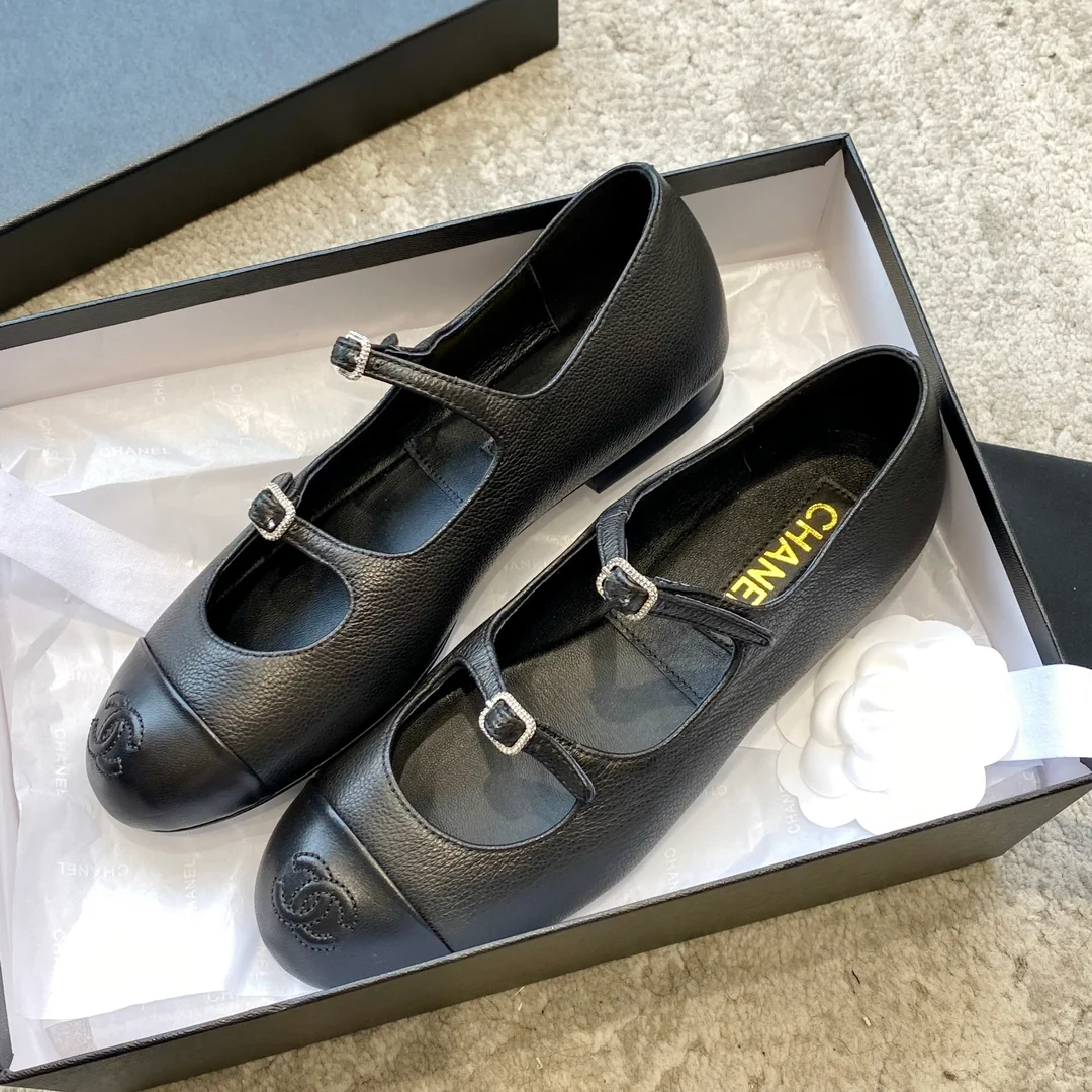 Новинка сезона весна/лето 2023 от Chanel - туфли Мэри Джейн с двойной пряжкой - черные.