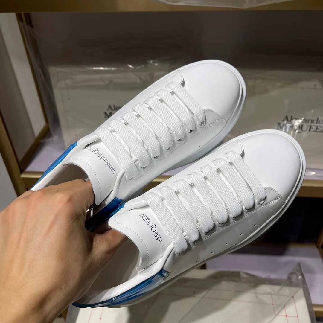 Классические белые кроссовки McQueen - унисекс - светло-голубая подошва из искусственного меха - премиум-издание