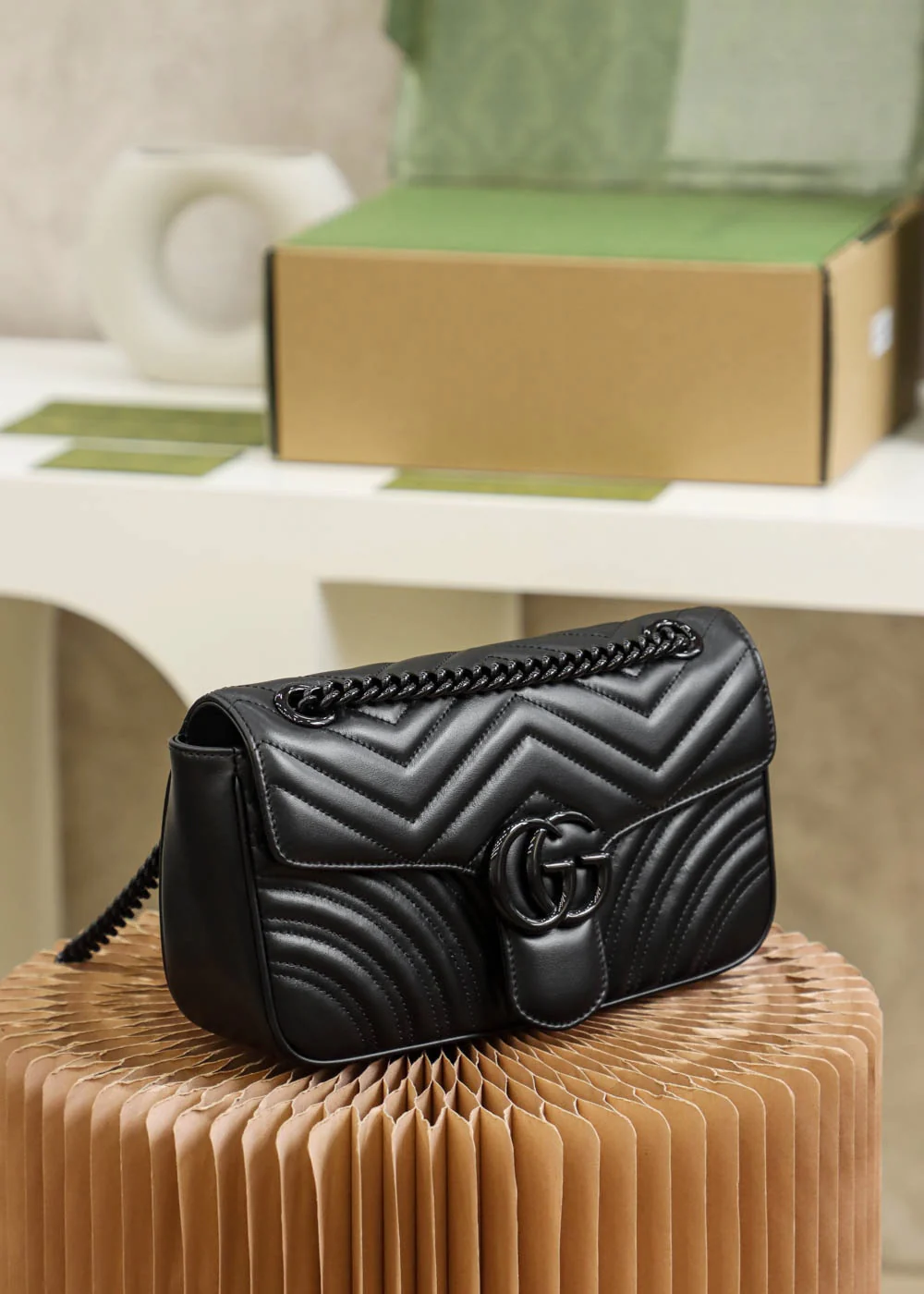 Сумка на цепочке из коллекции Gucci Marmont - Черная