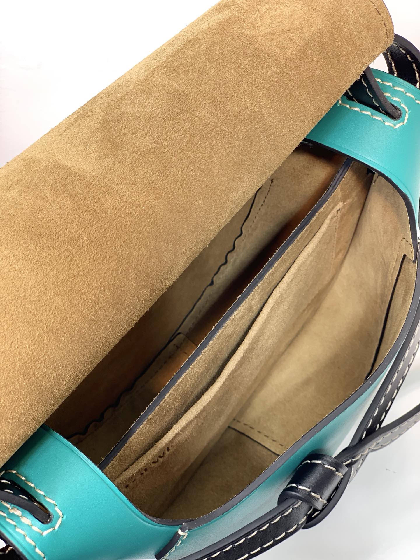 Loewe-gate-small-20x19x11-5-cm-1