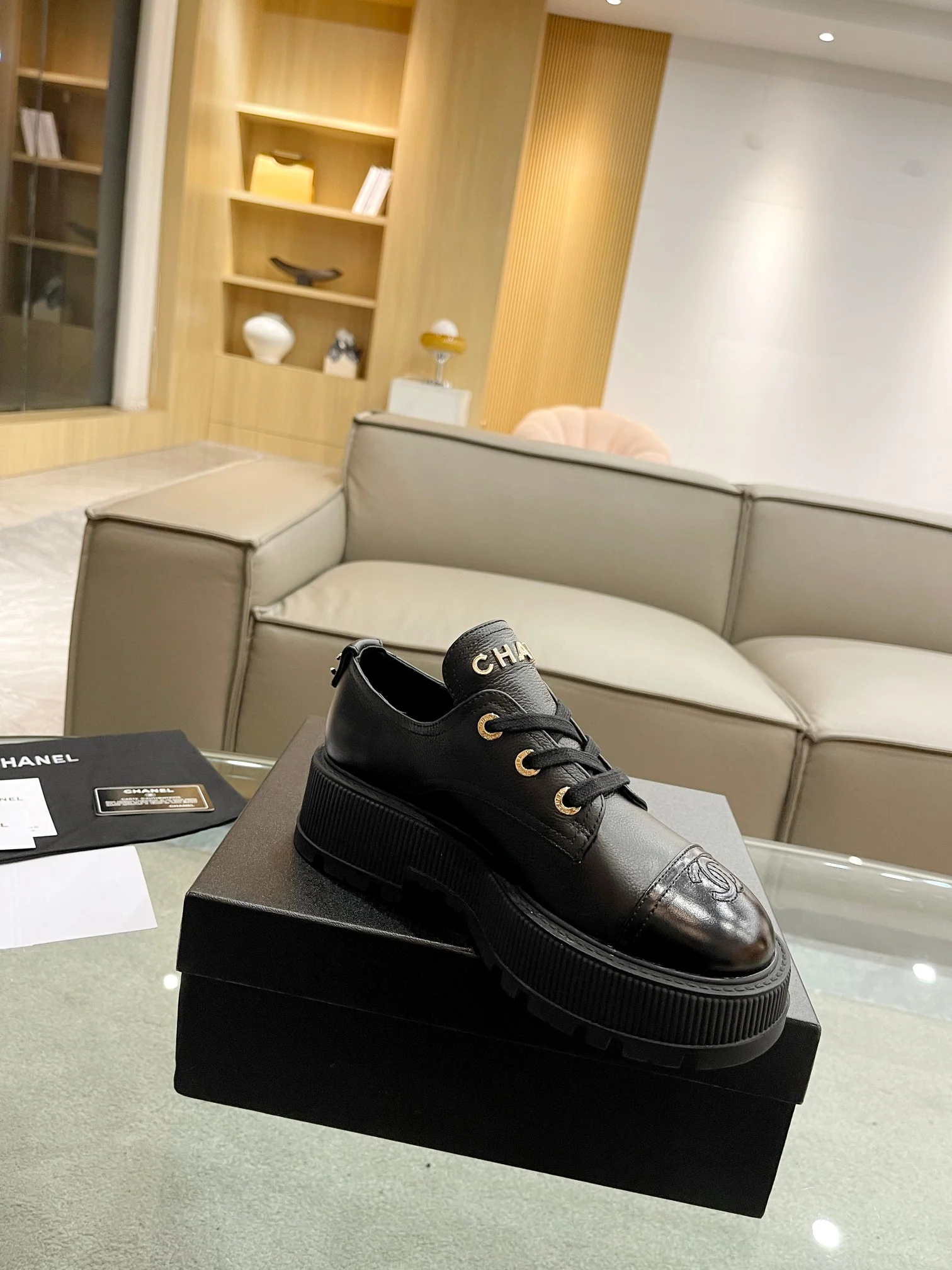 Новинка сезона осень/зима 2023 от Chanel - Лоферы на платформе - Черные