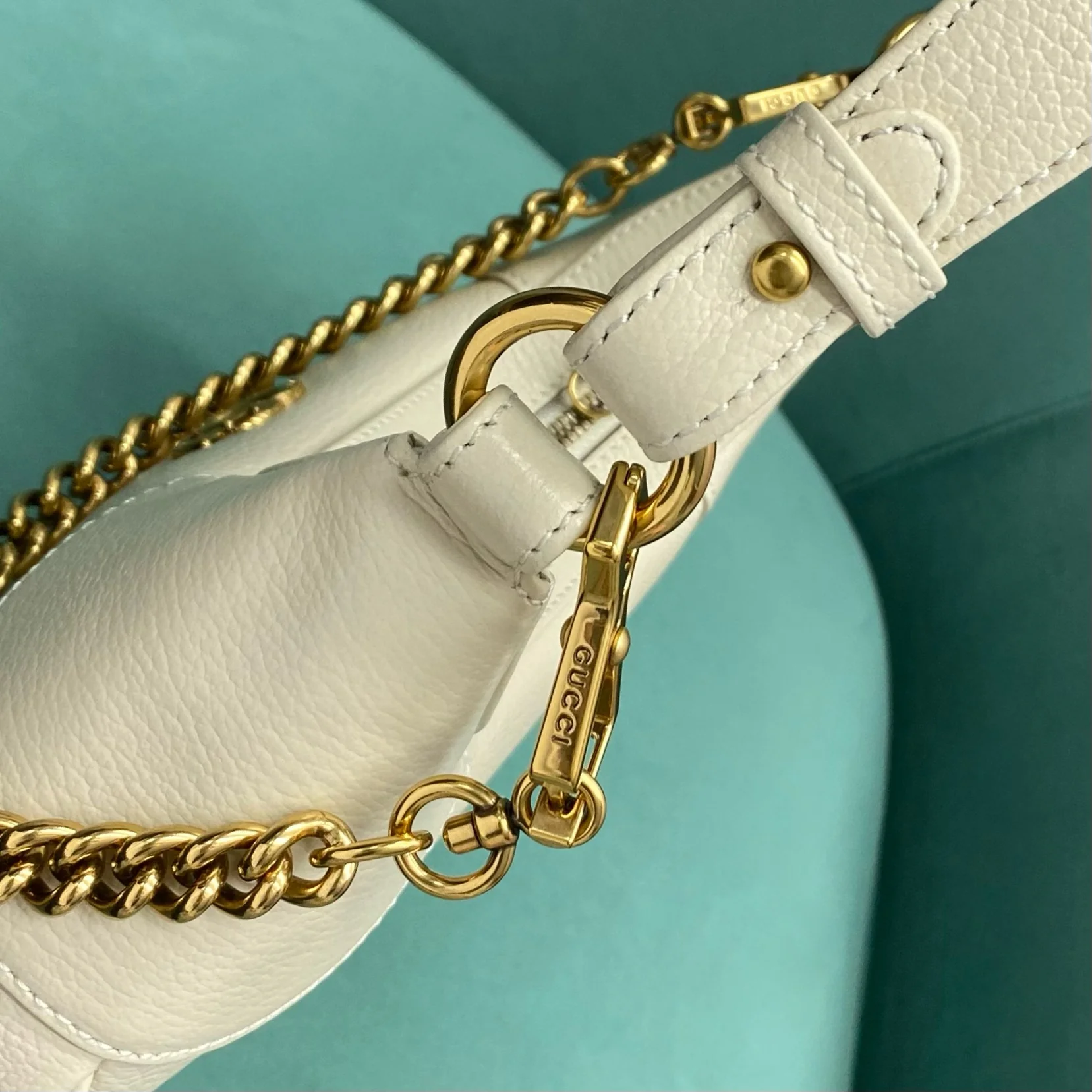 Сумка Gucci на цепочке через плечо - белая