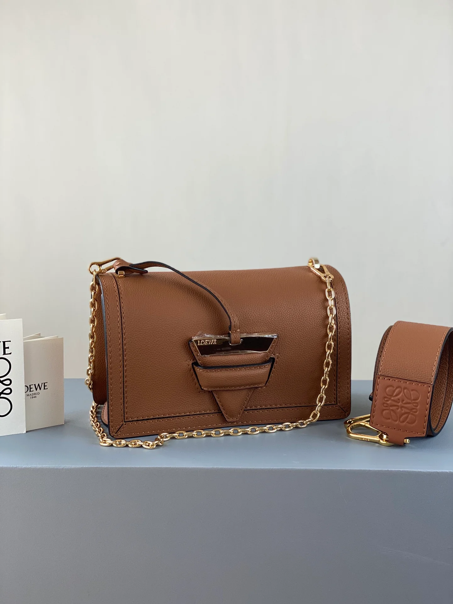 Сумка-треугольник Loewe, новая версия 2020 года - мягкая зернистая кожа - телячья кожа - 1 шт.