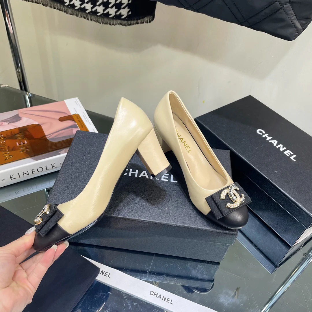 Новинка весны 2023 года от Chanel - туфли на массивном каблуке