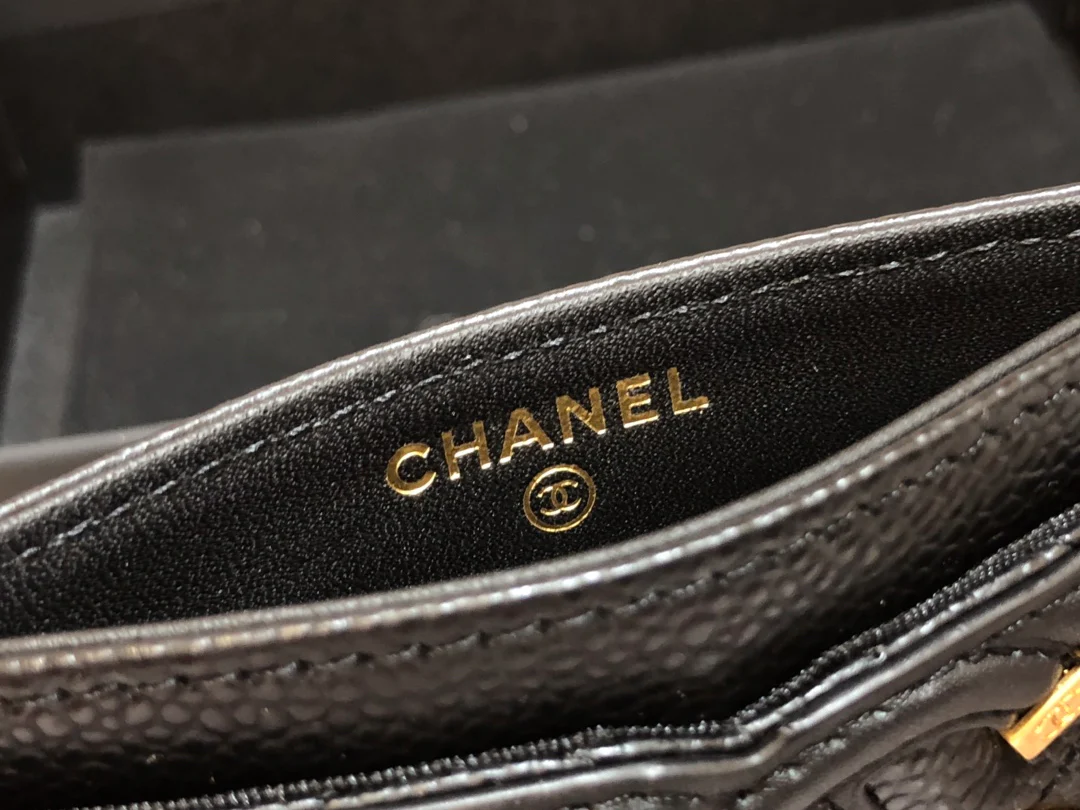 Винтажный кожаный держатель для карт Chanel CC - антикварная фурнитура