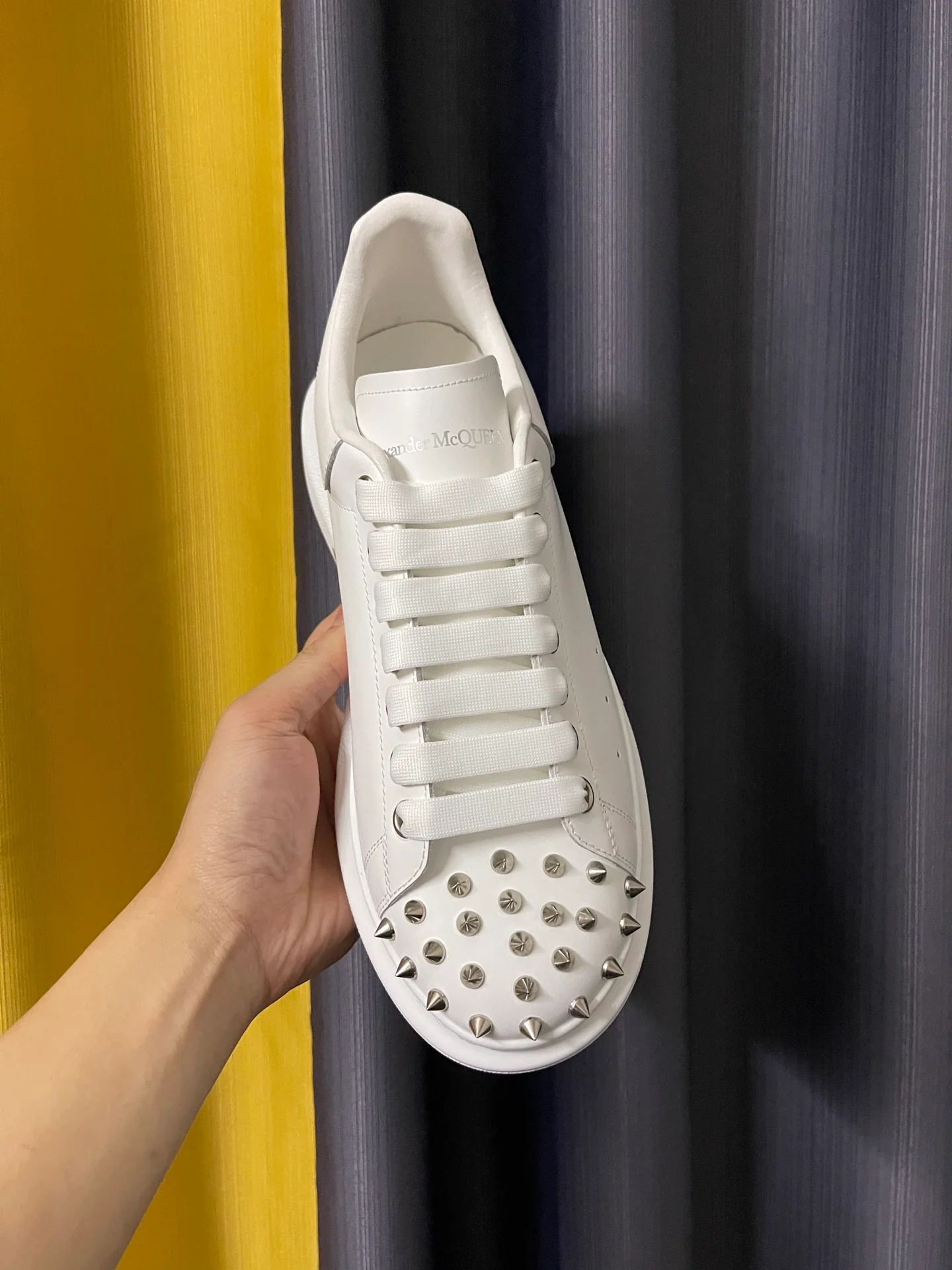 Классические белые кроссовки McQueen - унисекс - полностью из белой кожи - с острым носком