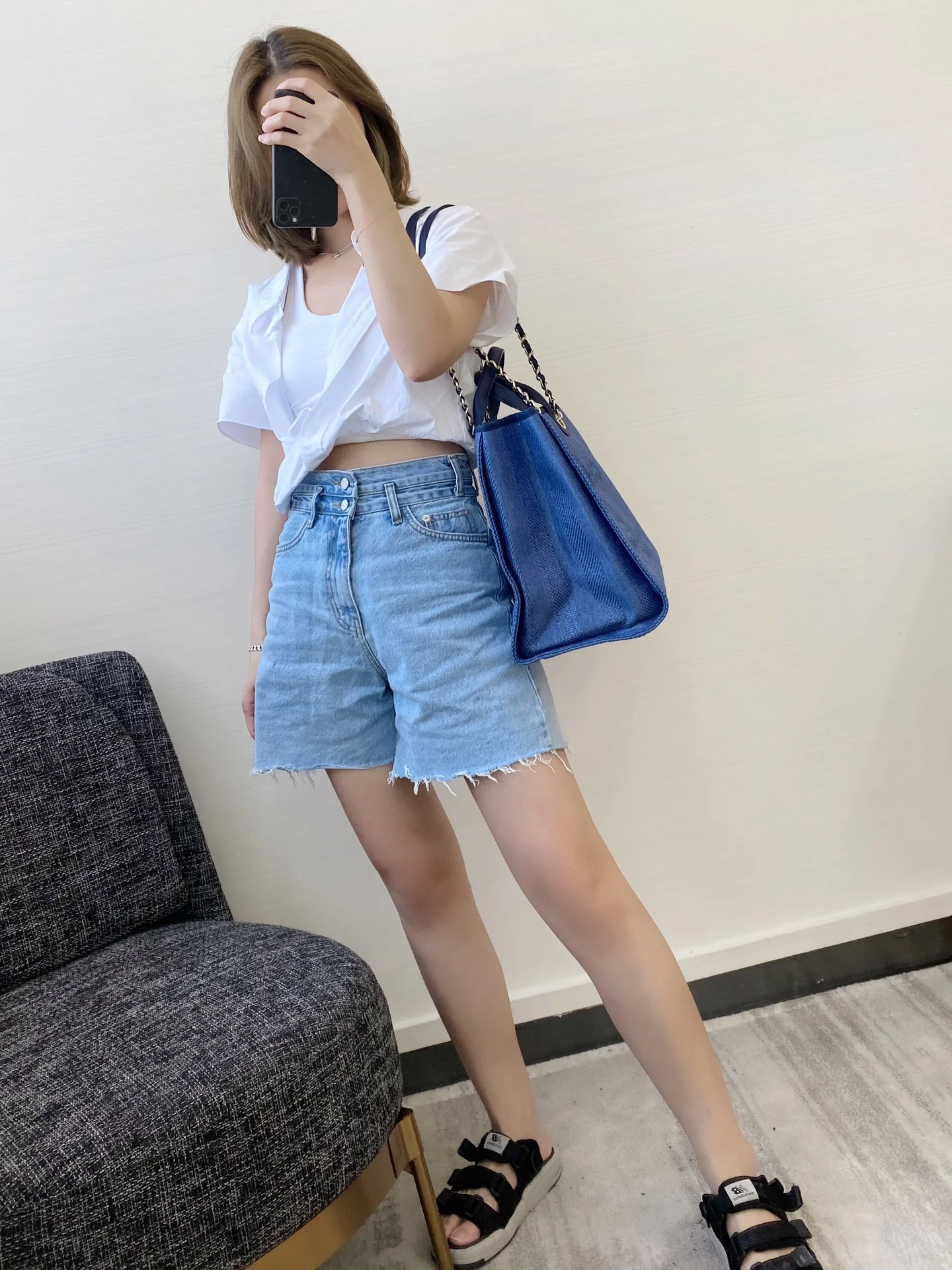 Большая пляжная сумка Chanel в темно-синюю полоску