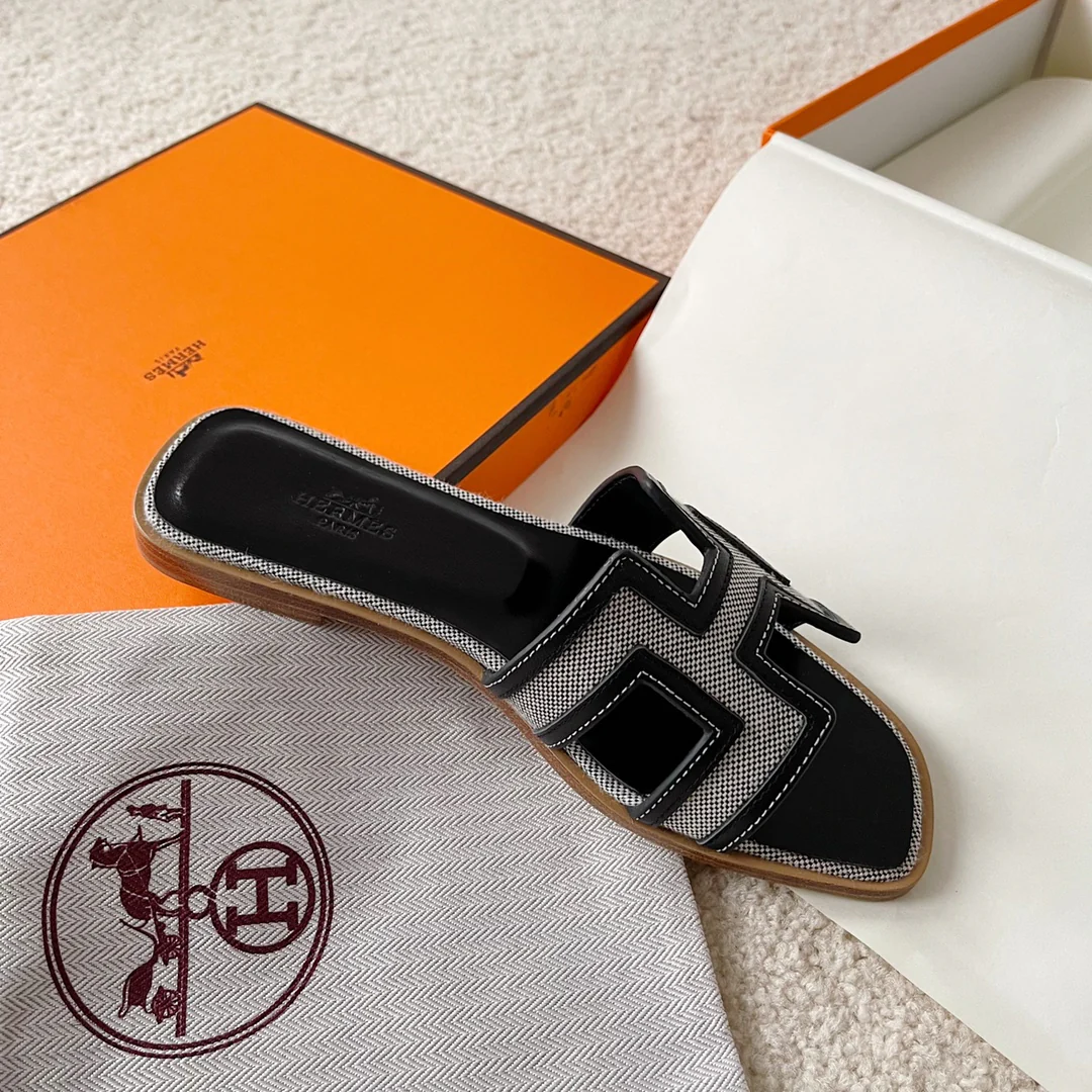 Новинка ранней весны от Hermes - Черные тапочки