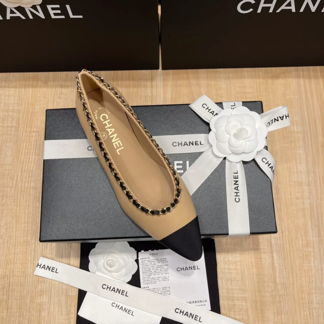 Chanel - Балетки с абрикосовой цепочкой