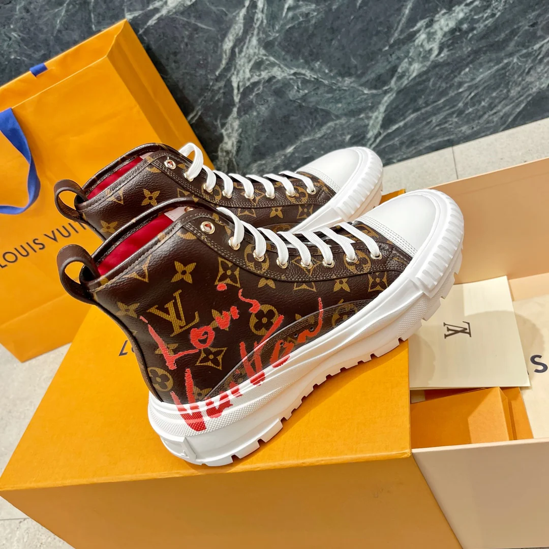 Классические кожаные высокие кроссовки LV Squad