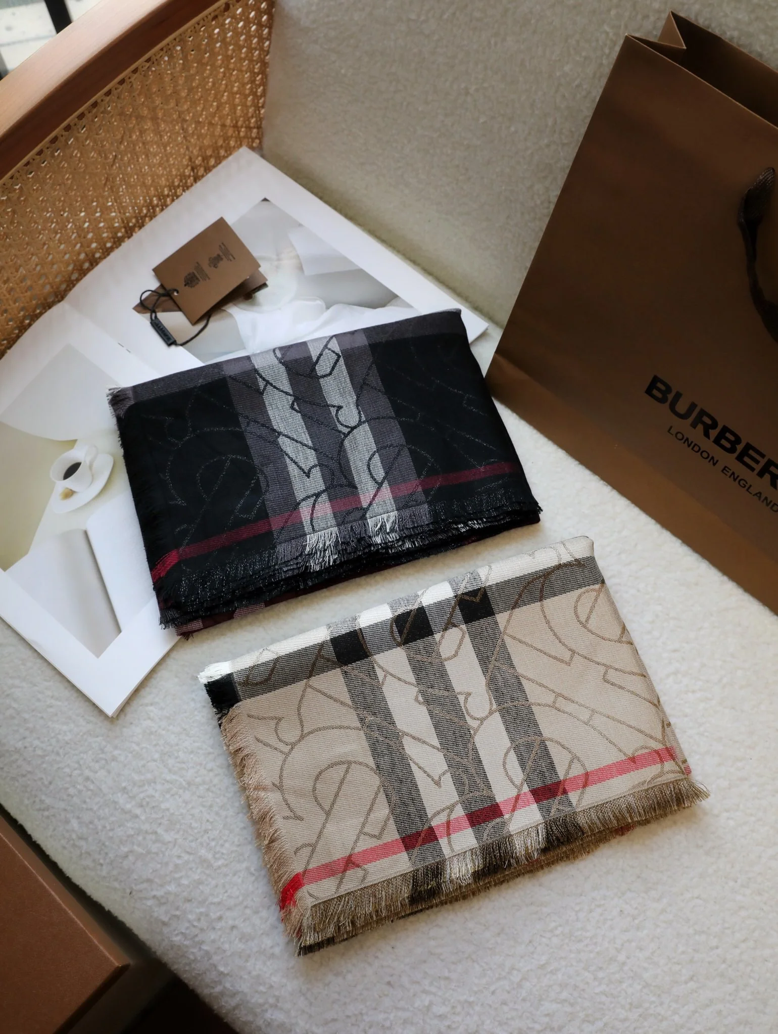 Burberry - Шелковый и шерстяной шарф на каждый день - 100-200 см