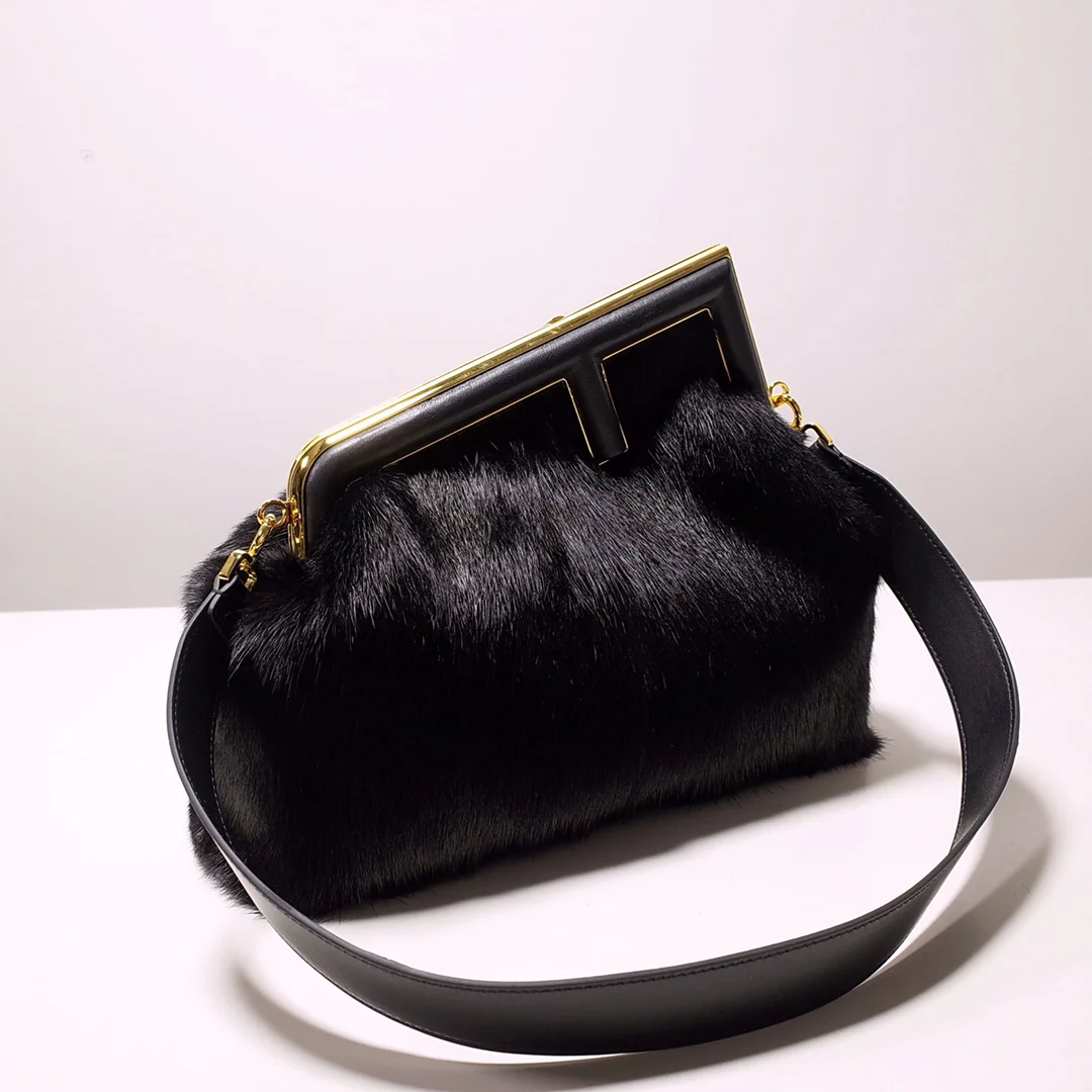 Сумка Fendi-first Medium из черной норки.
