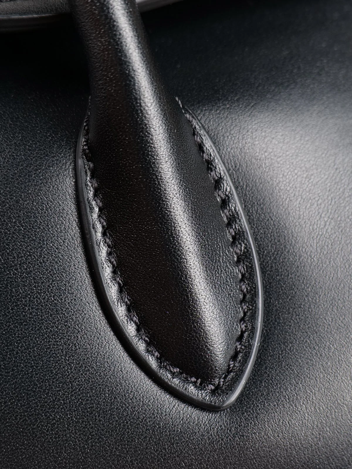 Сумка-багет Miu Miu через плечо - черная