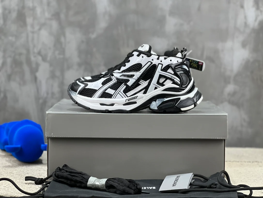 Кроссовки Balenciaga Runner - унисекс - черно-белые