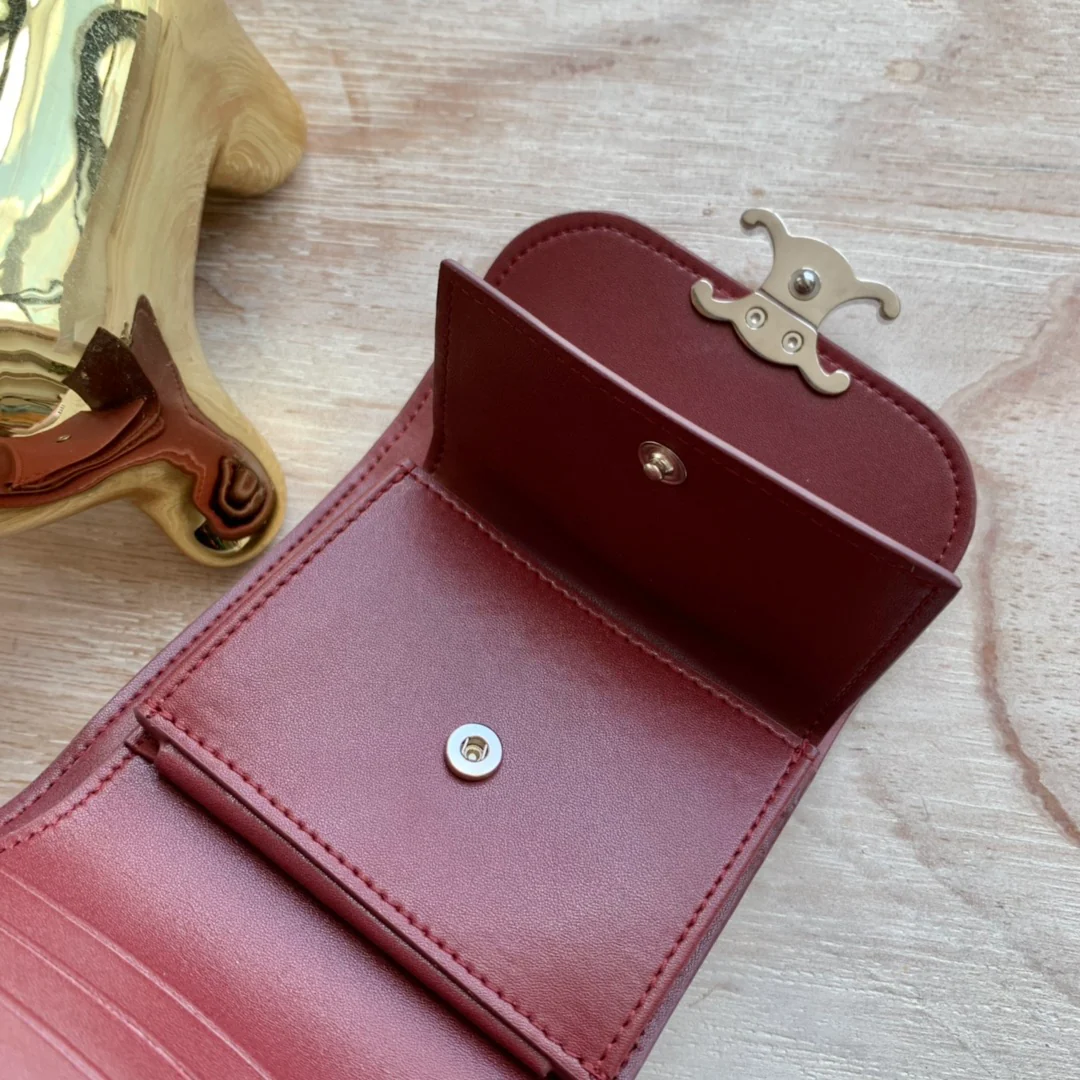 Celine TRIOMPHE 小号亮泽羊皮翻盖钱包-酒红