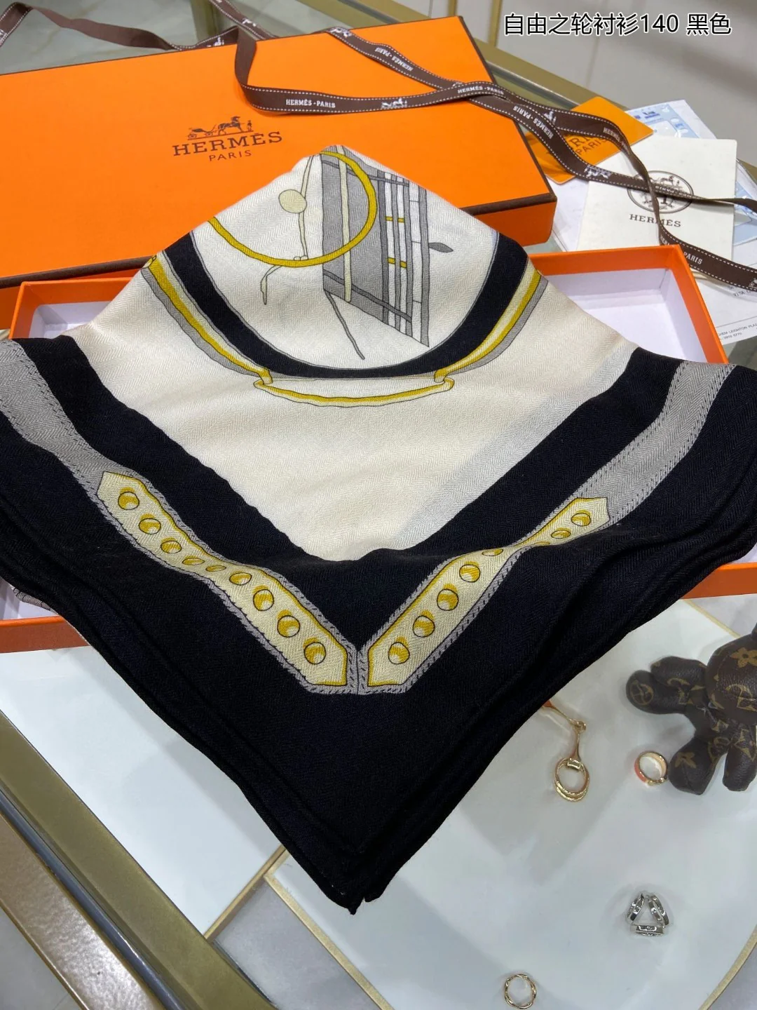 Шарф-платок Hermes Liberty Wheel Square Scarf - 140 см - 70% кашемир - 30% шелк - 1 шт.