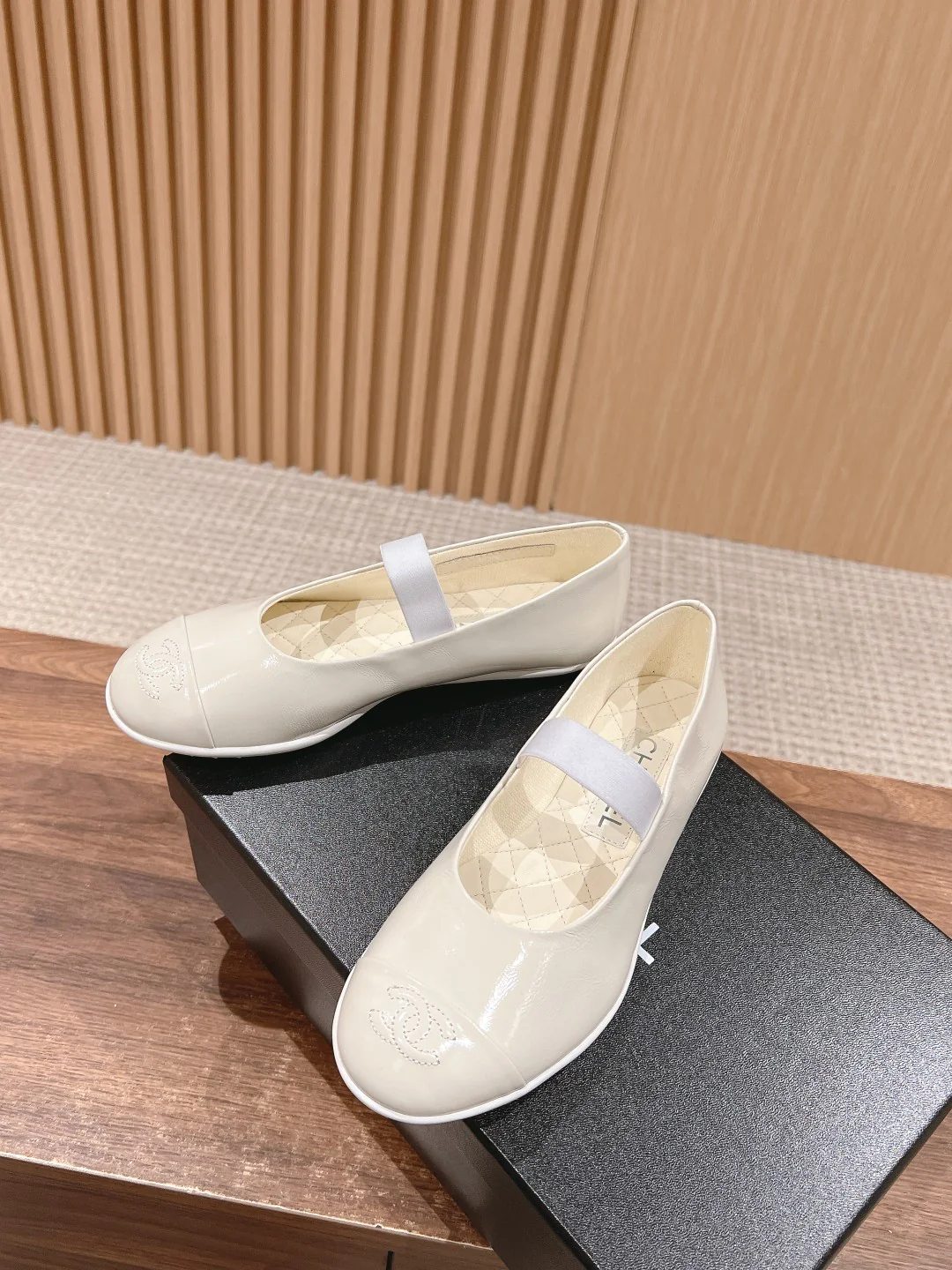 Туфли-балетки Chanel Mary Jane 2024 — белые