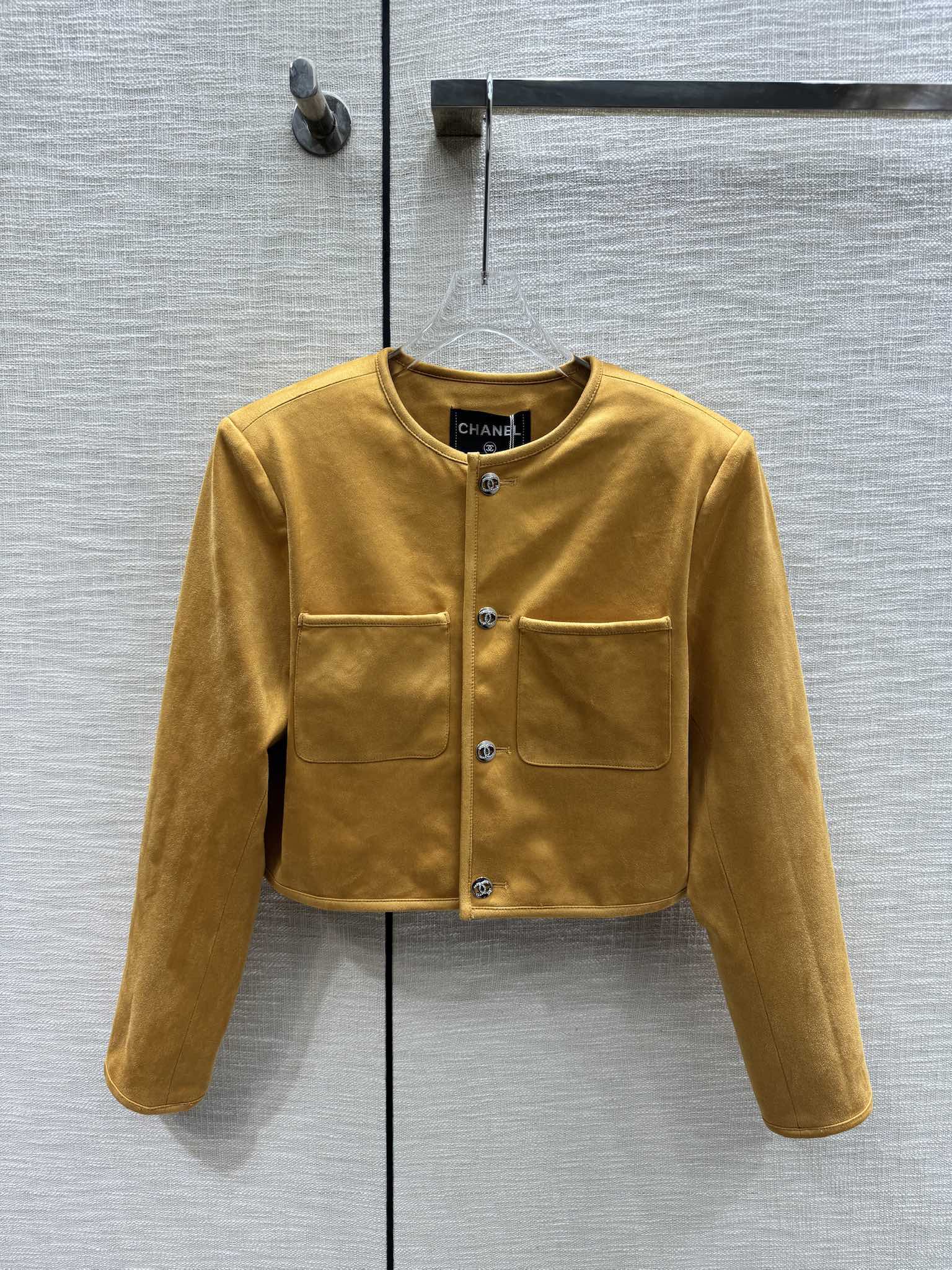 Экологичная куртка Chanel 2403 из искусственной замши