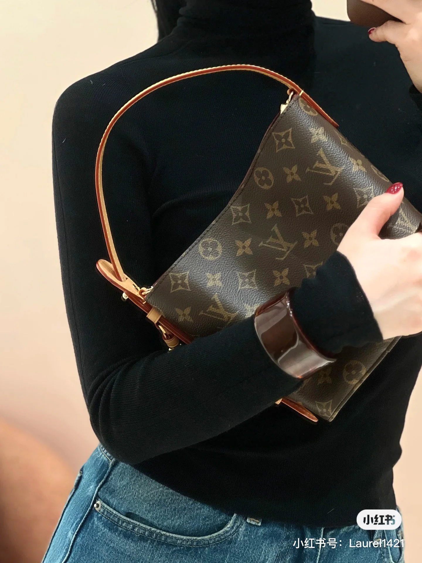 Сумка-ведро LV All-in-Bag из канваса с металлическим корпусом - коричневая.