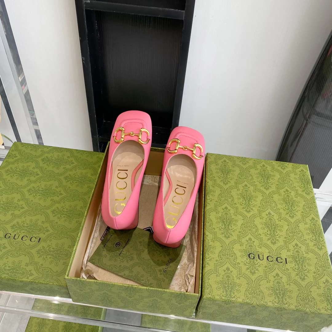 Туфли на высоком каблуке Gucci в стиле ретро с квадратным носком и массивным носком - 2 шт.