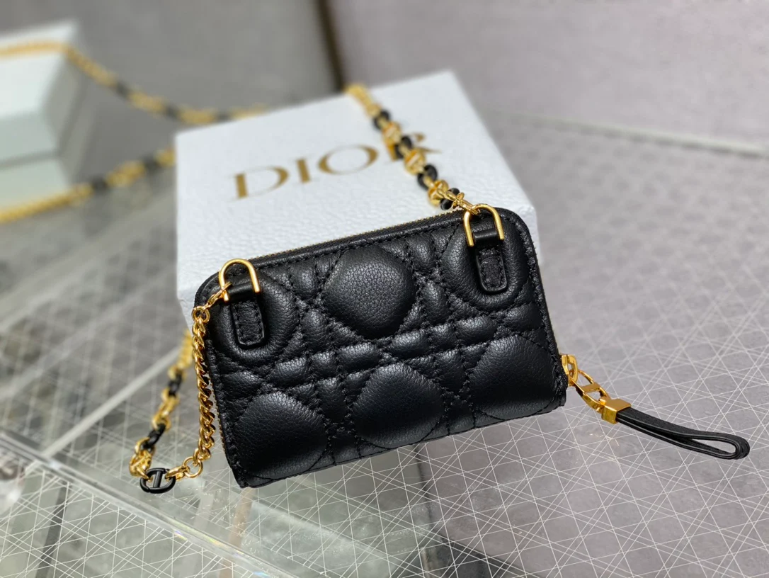 Миниатюрная стеганая сумка Dior Caro на цепочке - 2 шт.