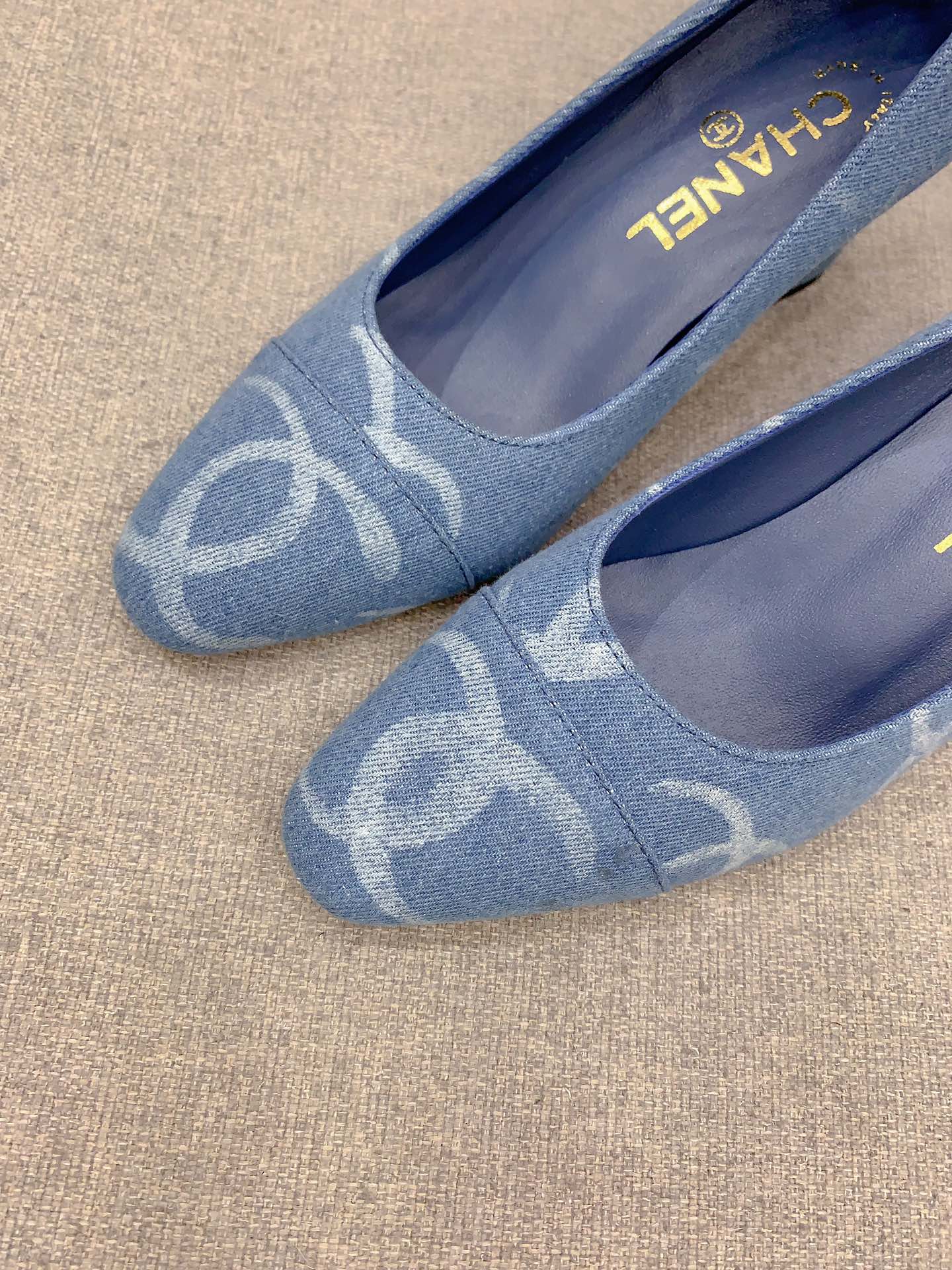 Chanel - Джинсовые туфли на массивном каблуке - Светло-голубые