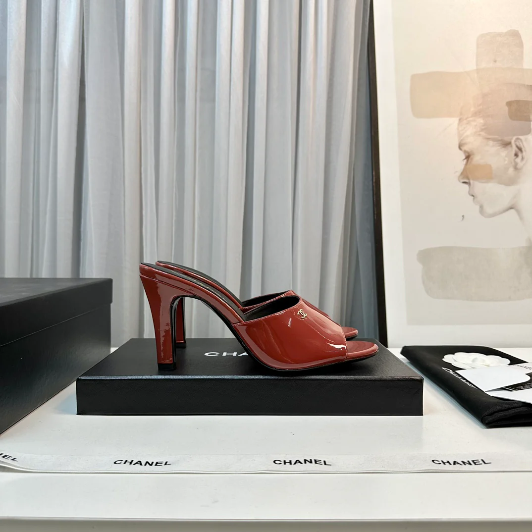 Коллекция Chanel Весна/Лето 2023 - Камелия - Туфли на высоком каблуке - Красные