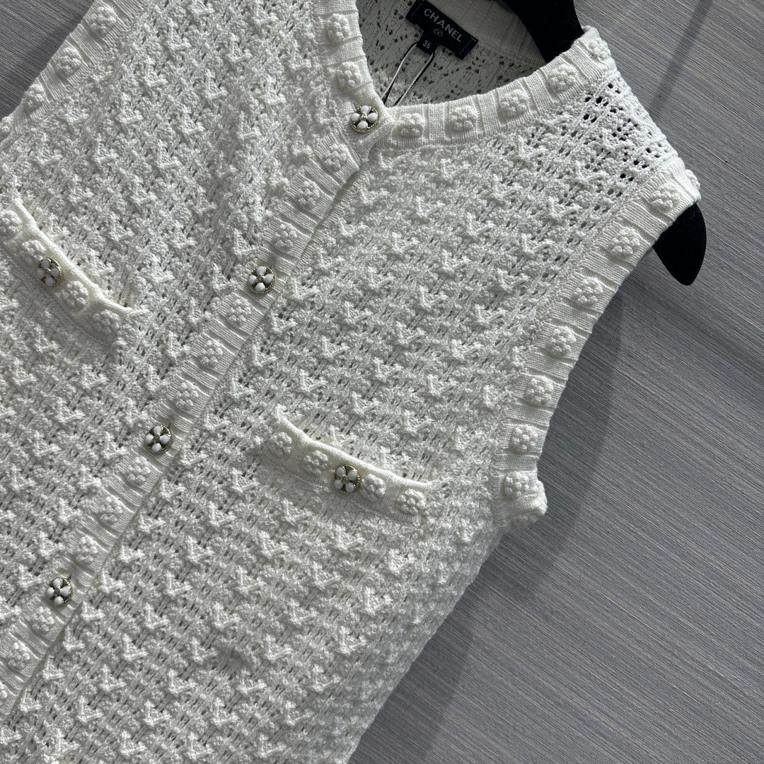 Chanel 2403 - Платье-жилет с ажурной фактурой и тиснением, выполненное в технике сложной ручной работы.