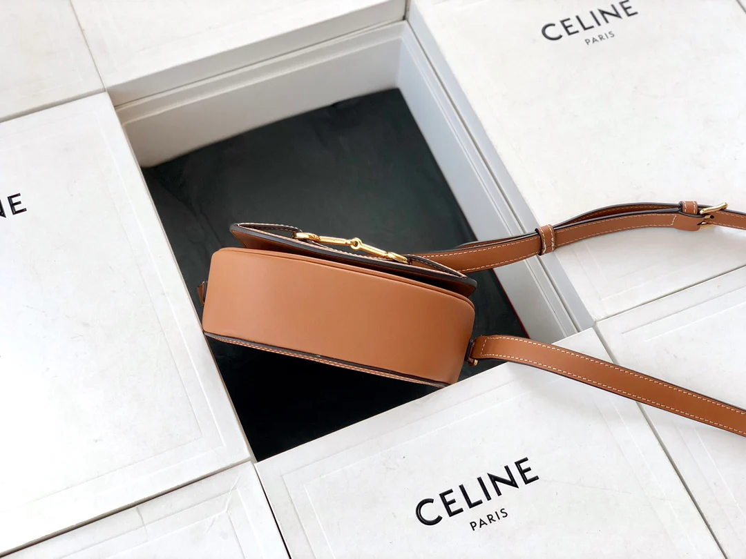 Маленькая сумочка Celine Crecy Triomphe из жаккардовой кожи вагю — темно-синяя/желто-коричневая.