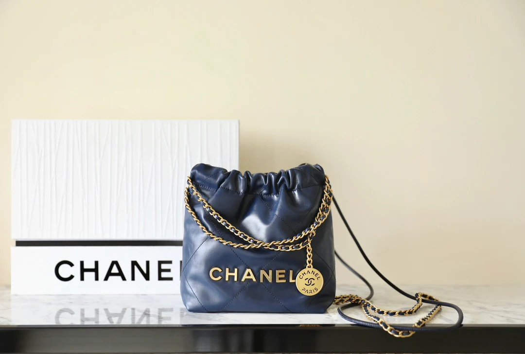 Коллекция Chanel Весна/Лето 2023: Новинка - Сумка 22 - Мини - Темно-синий