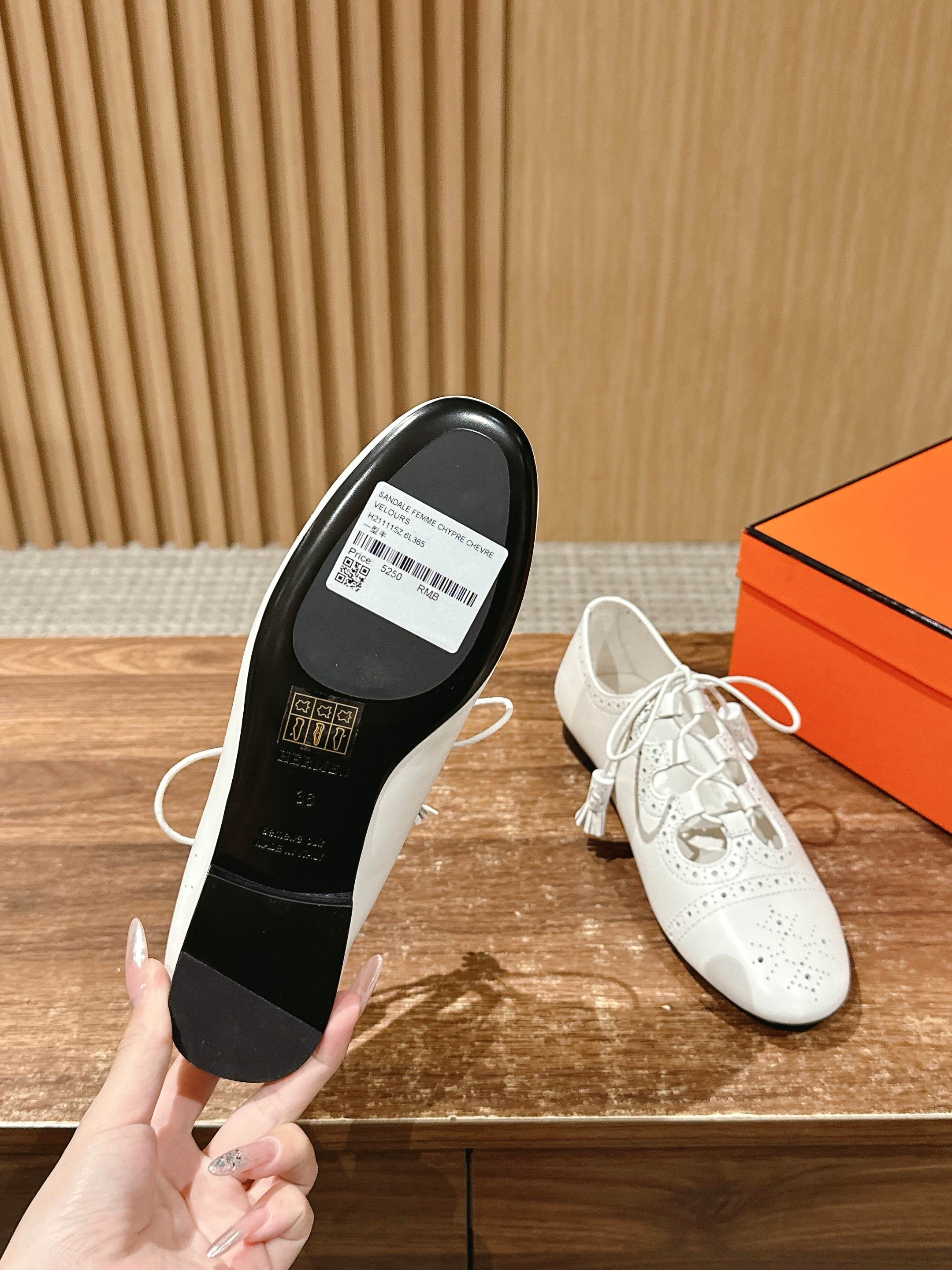 Hermes - Перфорированные балетки - Белые