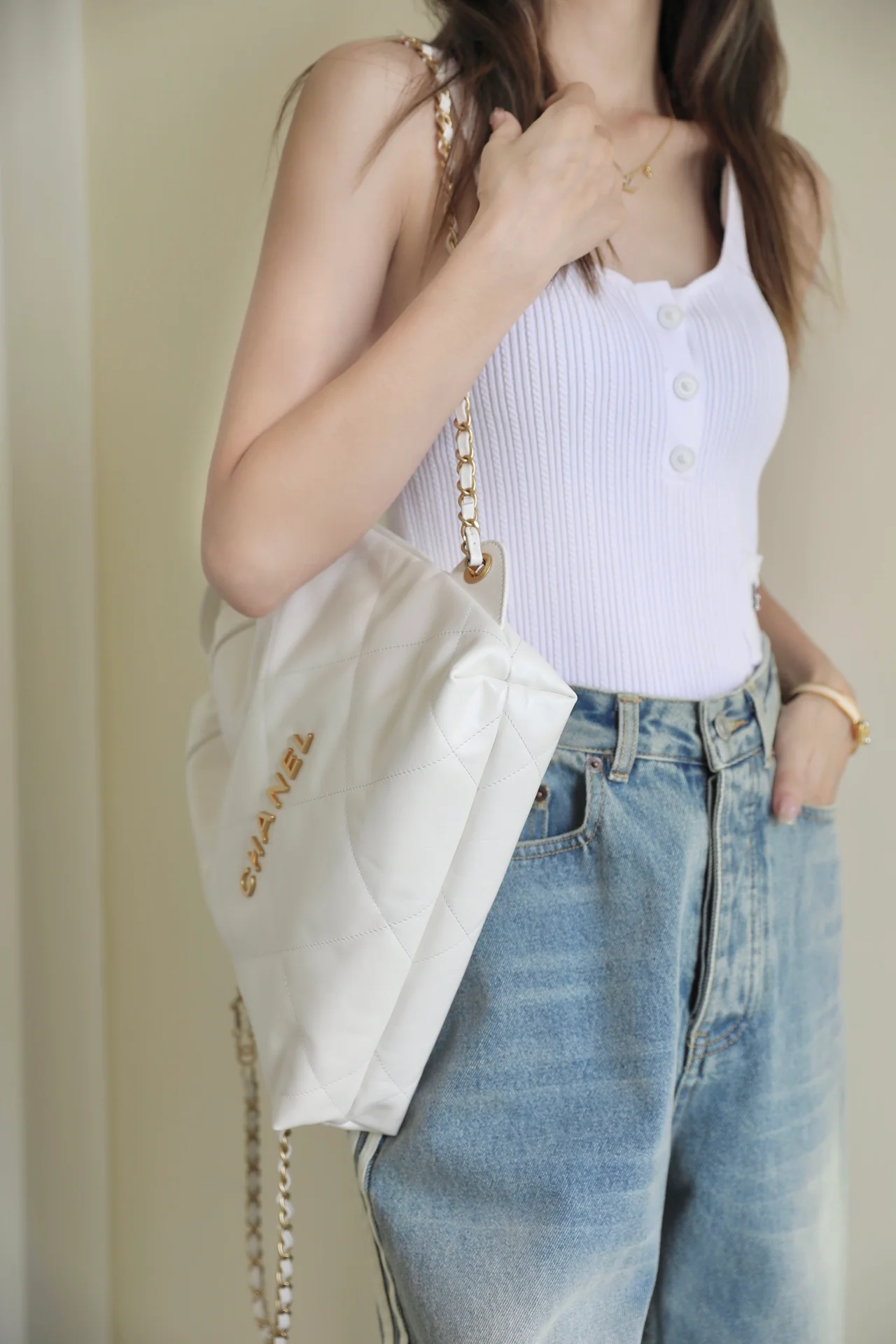 Chanel - Новый маленький рюкзак - Белый с золотой фурнитурой