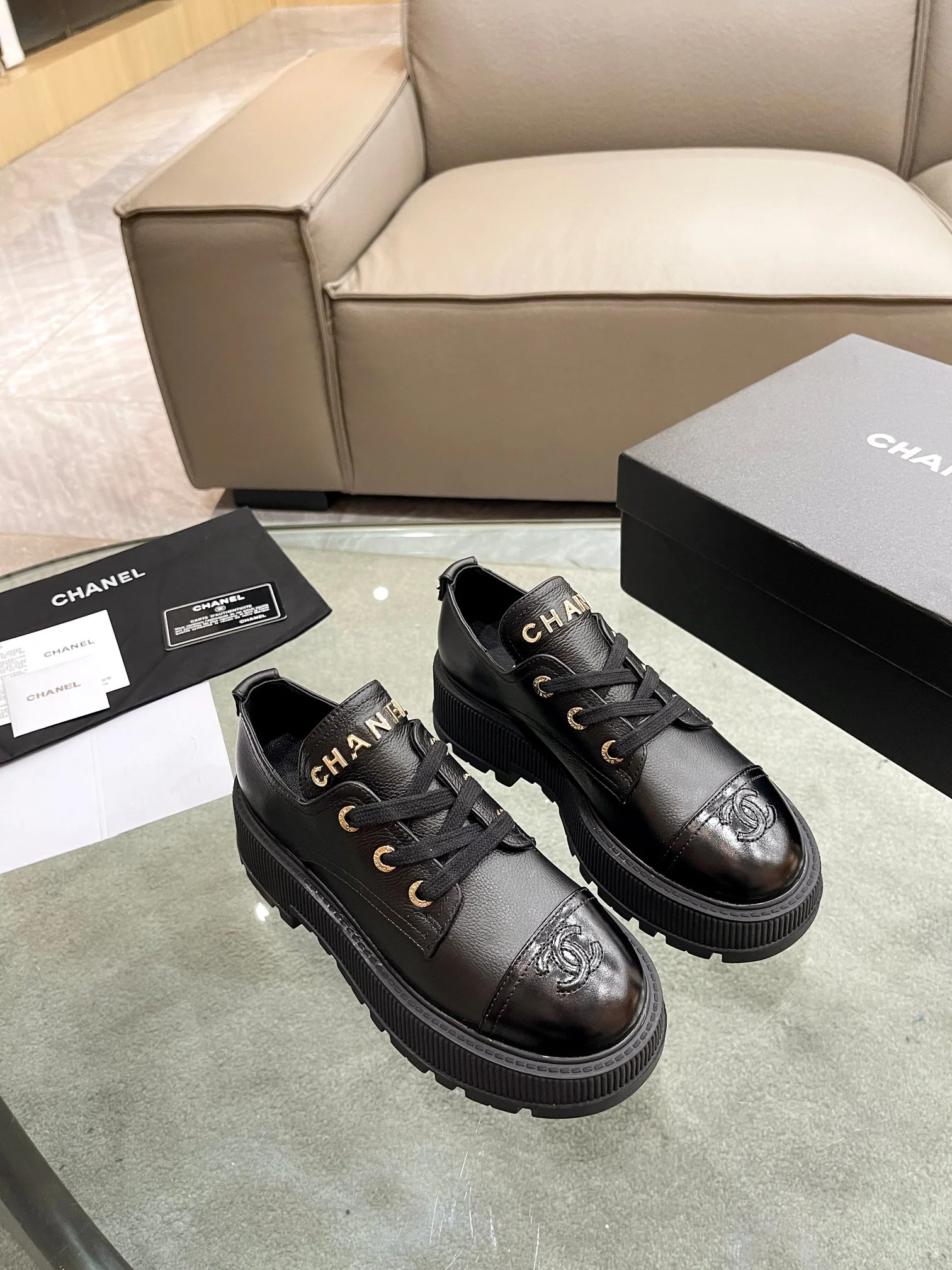 Новинка сезона осень/зима 2023 от Chanel - Лоферы на платформе - Черные