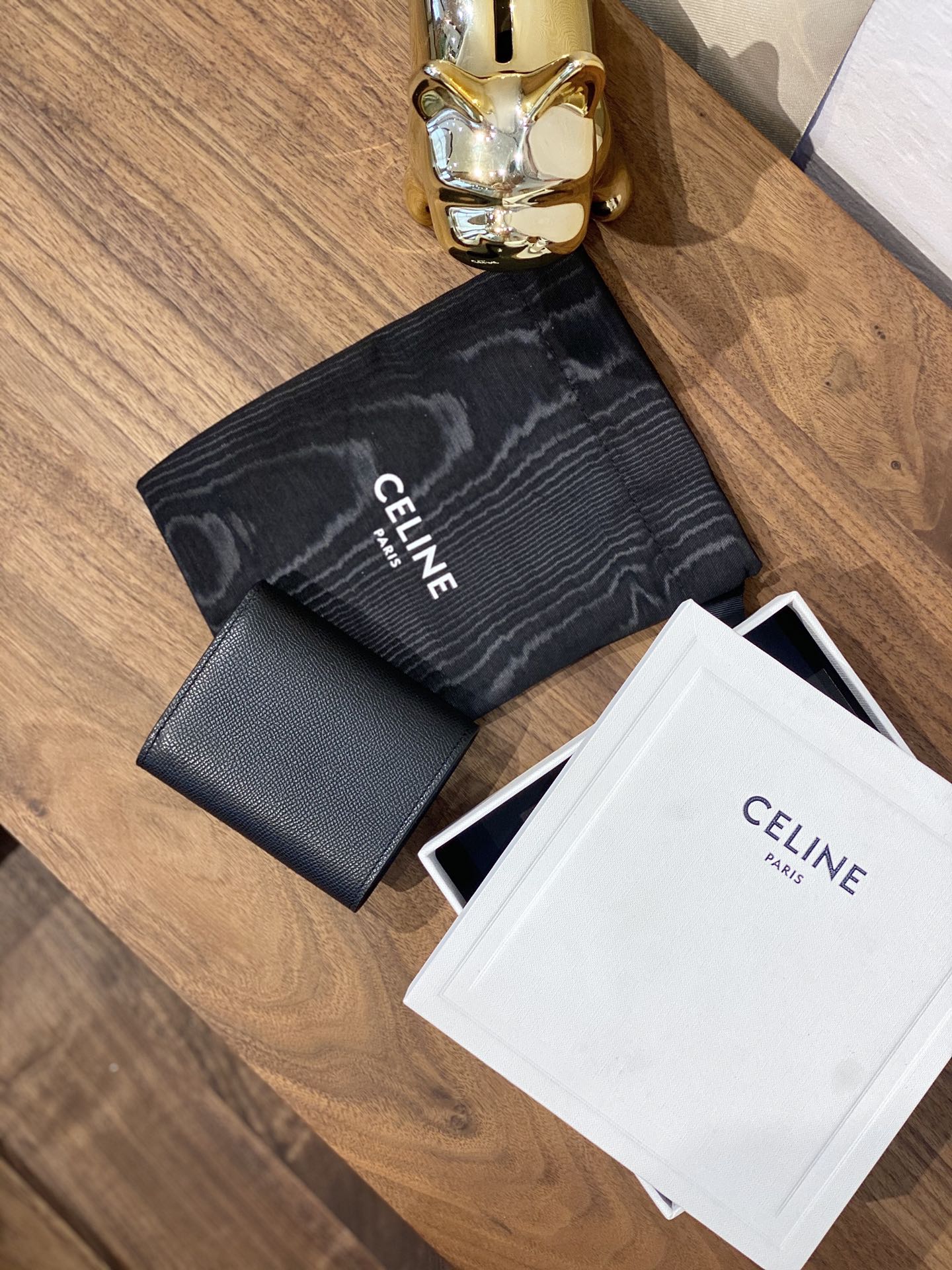 Короткая застежка-клипса с тройным сгибом и бретелькой Celine