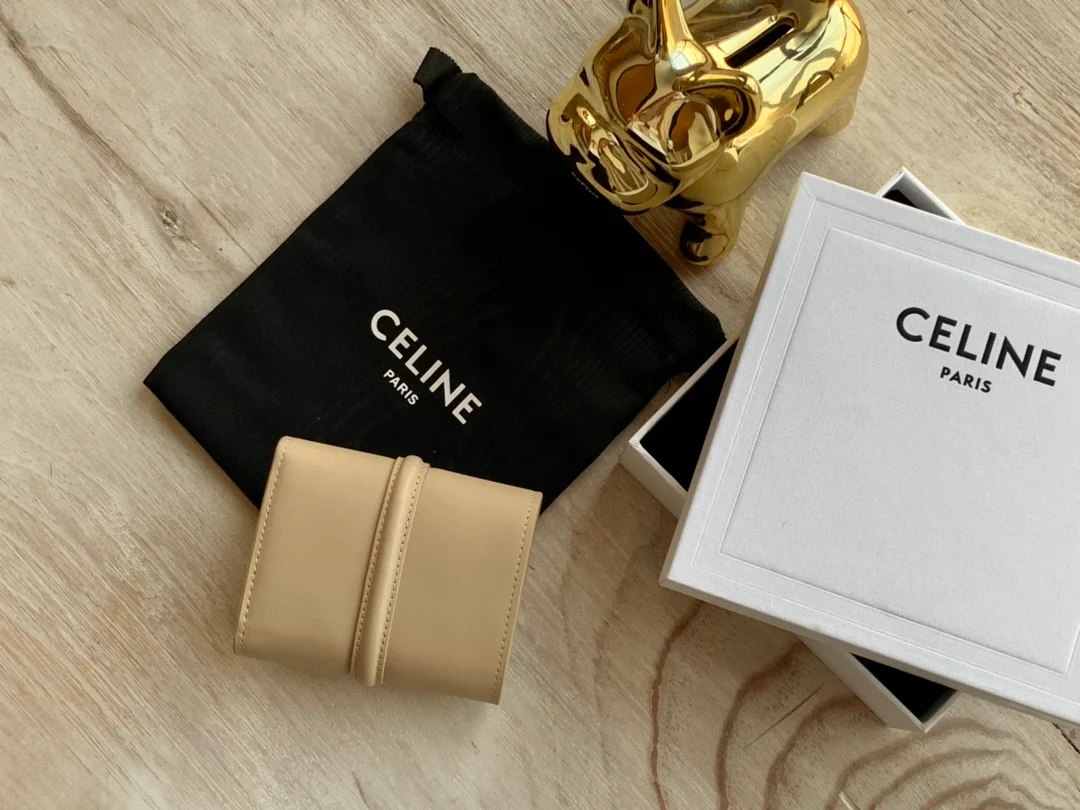 Маленький глянцевый кожаный трехсекционный кошелек Celine - 1 шт.