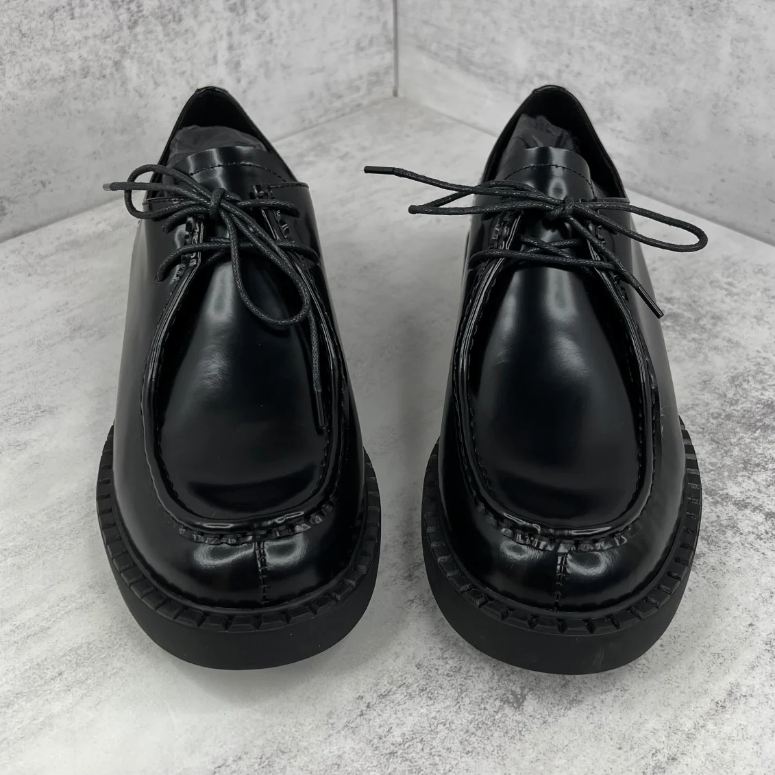 Prada - Новинка начала осени 2022 года - Повседневные лоферы с треугольным логотипом - 1