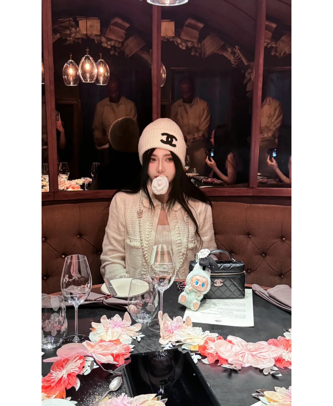 Сумка-бенто Chanel 25p-LP с застежкой в ??форме сердца, украшенной бриллиантами — черная.