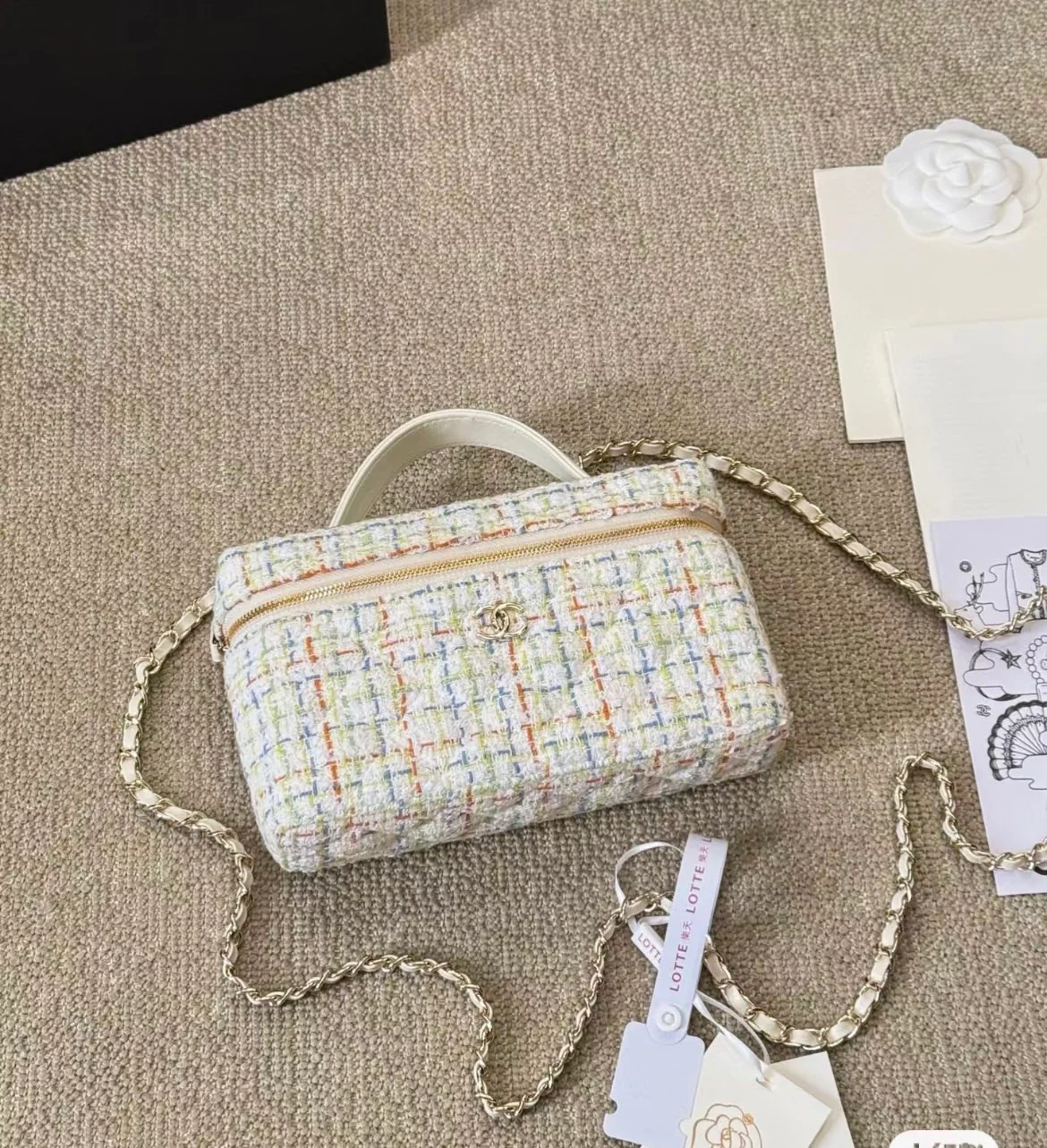 Бланш-сумка Chanel-LP из твида, белая.