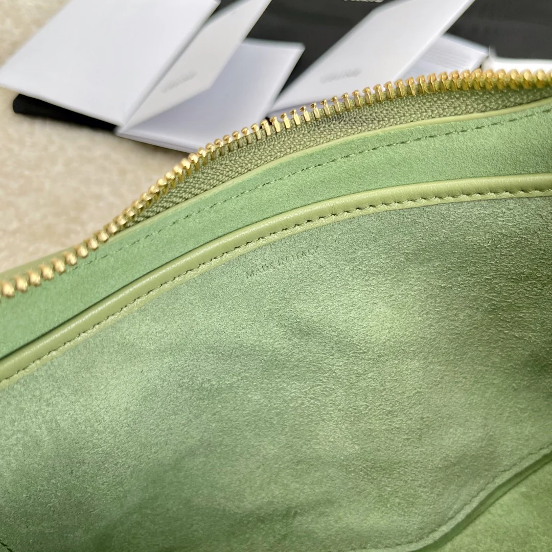 Сумка Celine-ava из гладкой телячьей кожи