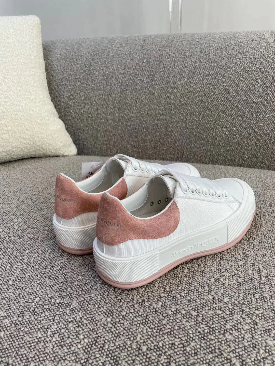 Низкие парусиновые кеды McQueen - белые.