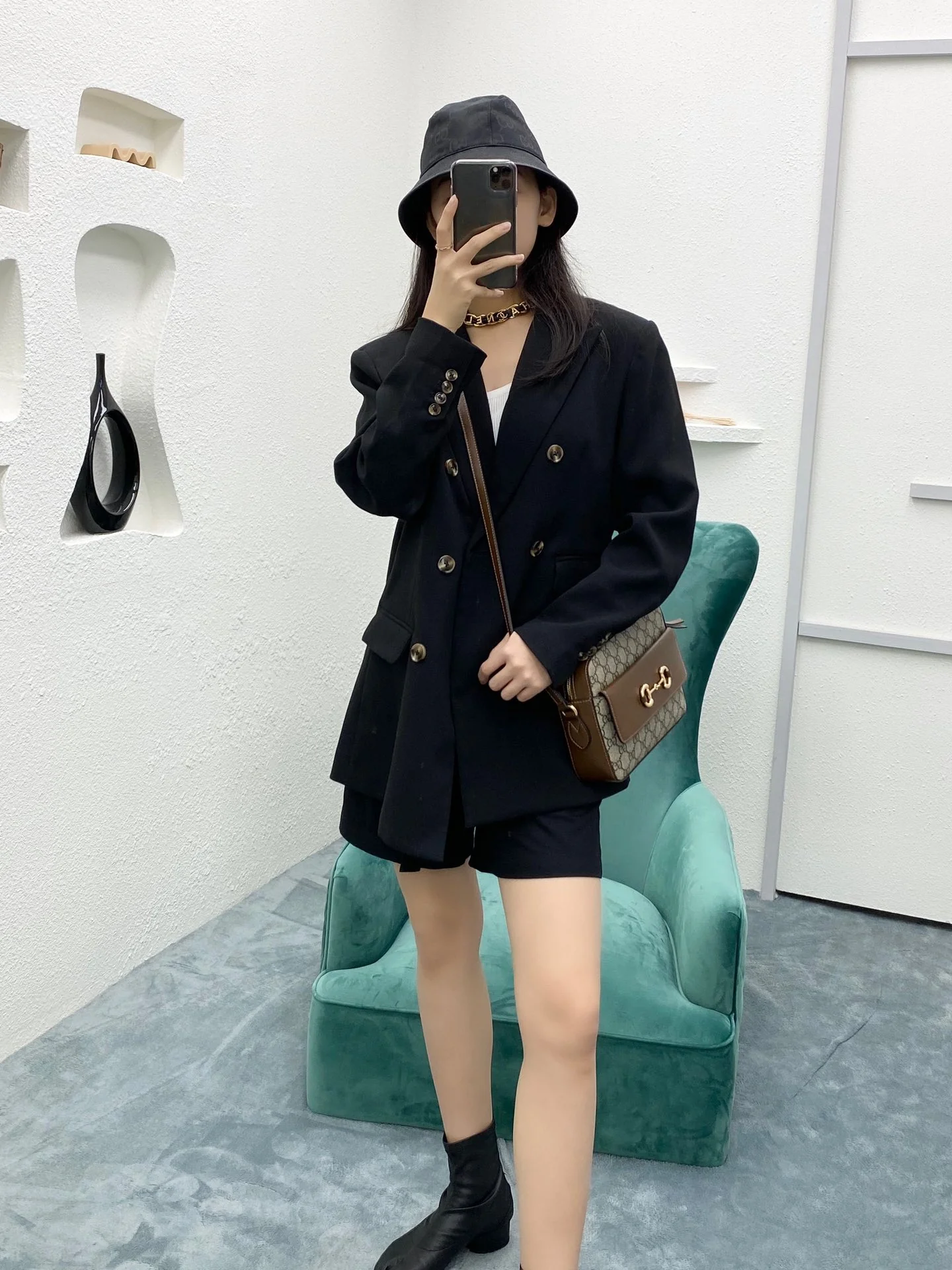 Сумка для фотоаппарата Gucci 1955 с пряжкой в ??виде подковы - 1 шт.