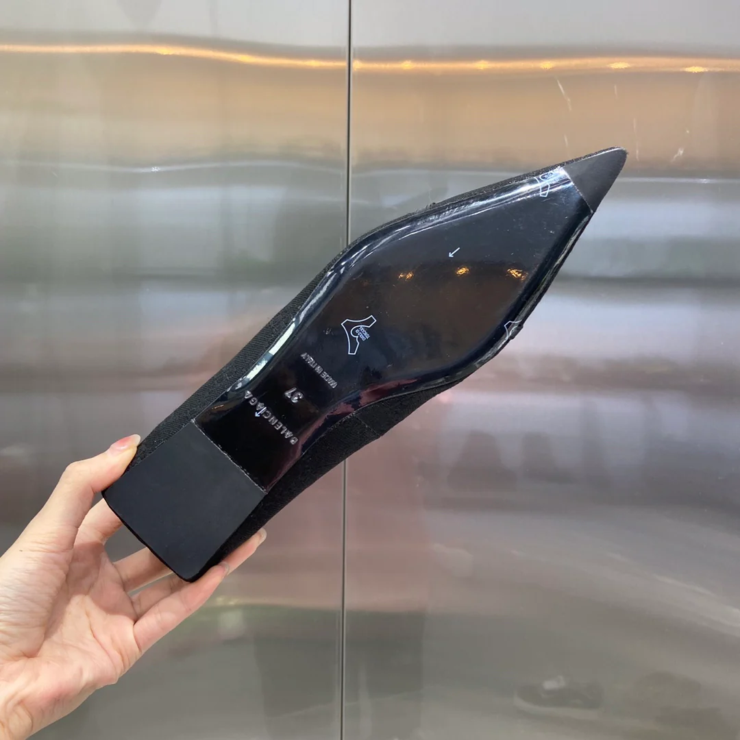 Коллекция Balenciaga - балетки с острым носком