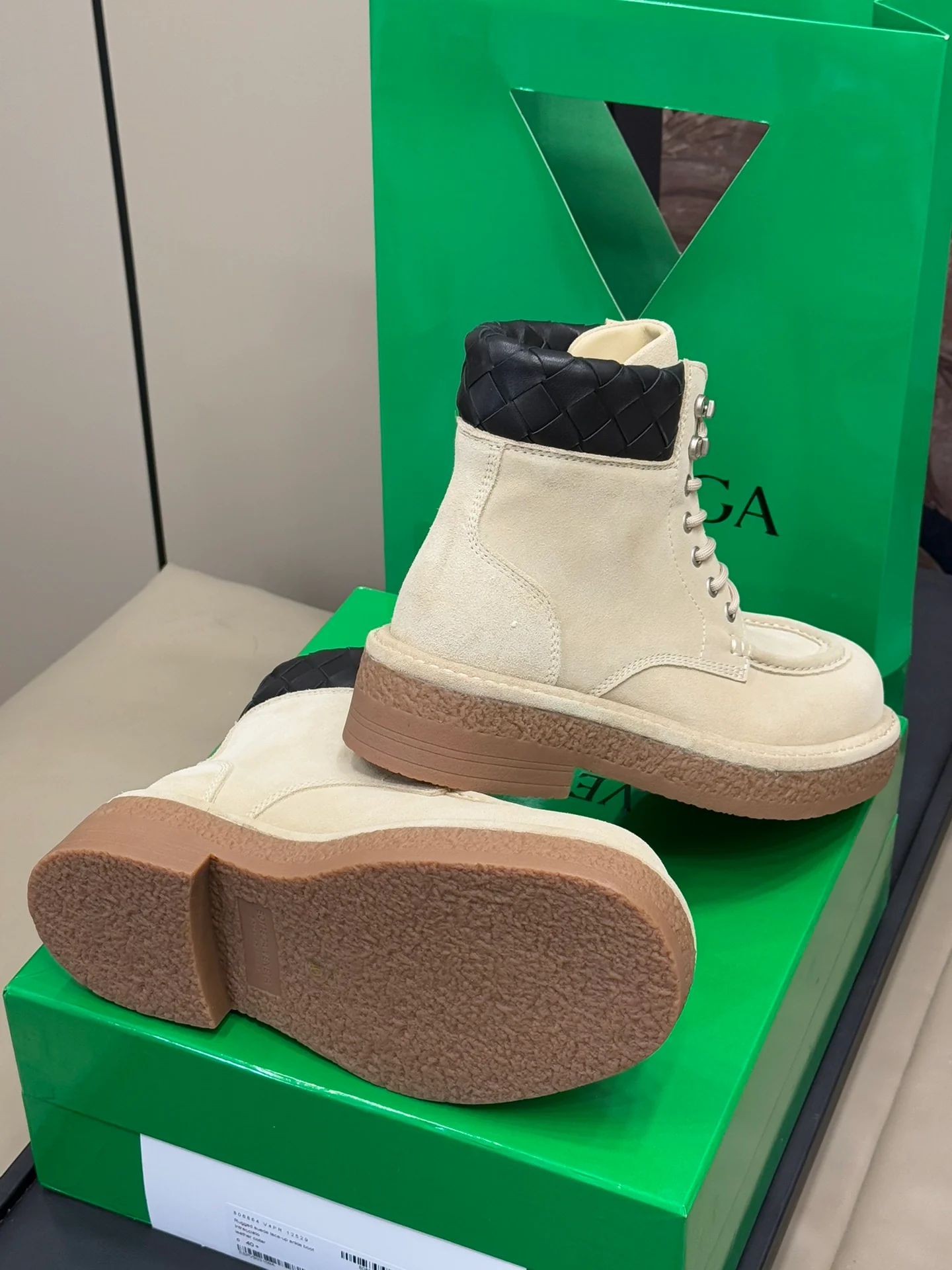 Замшевые ботинки BV-2024 - светло-коричневые